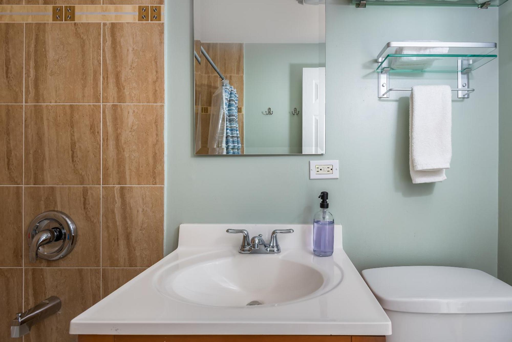 The Bright Retreat In Andersonville * Chicago