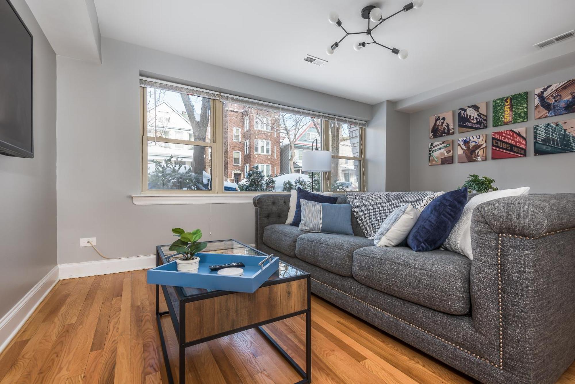 The Bright Retreat In Andersonville Apartment