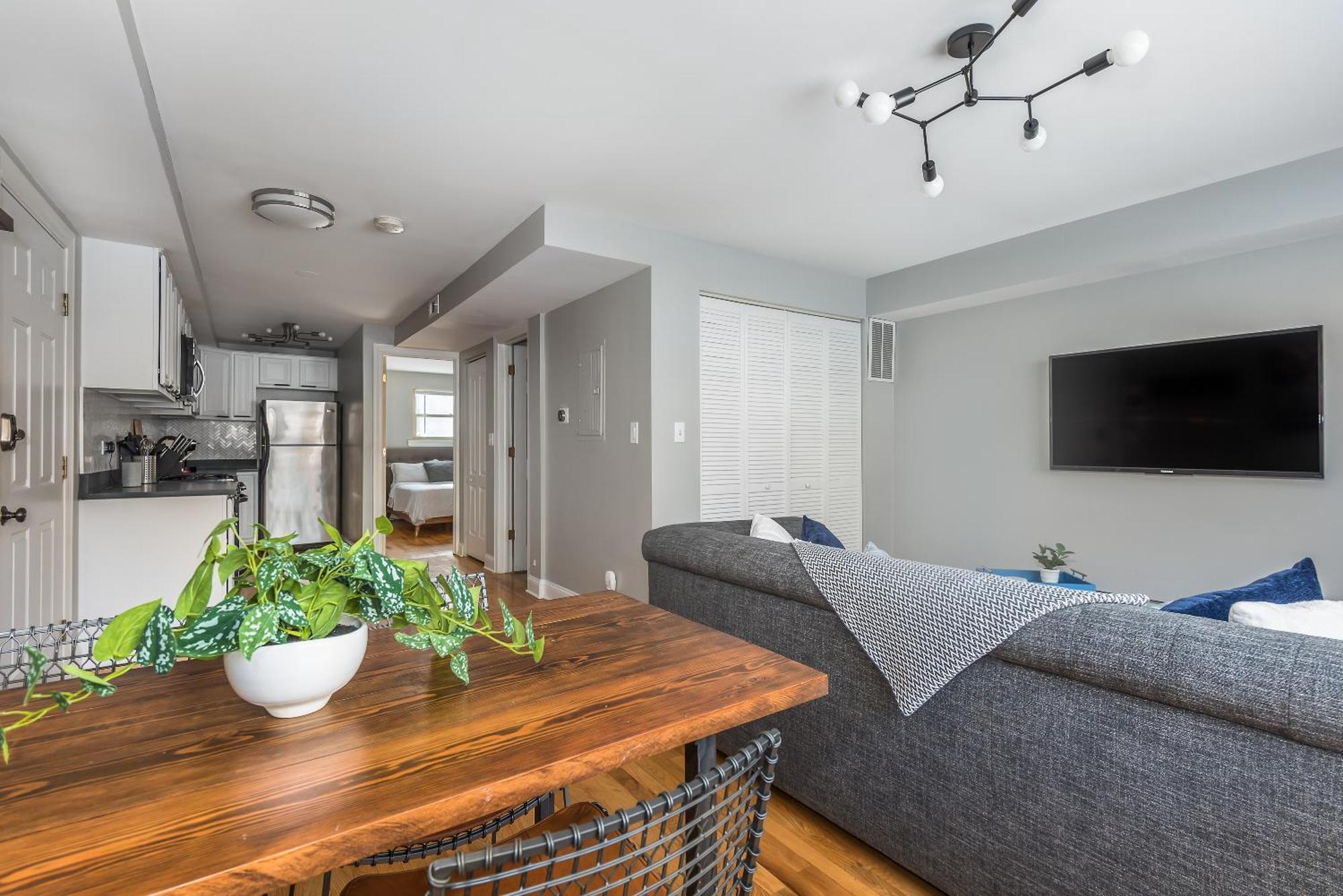 The Bright Retreat In Andersonville Chicago