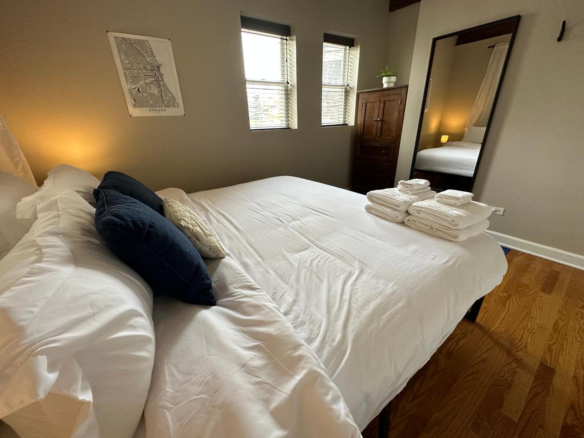 Trendy Wicker Park Loft With Parking Holiday home *