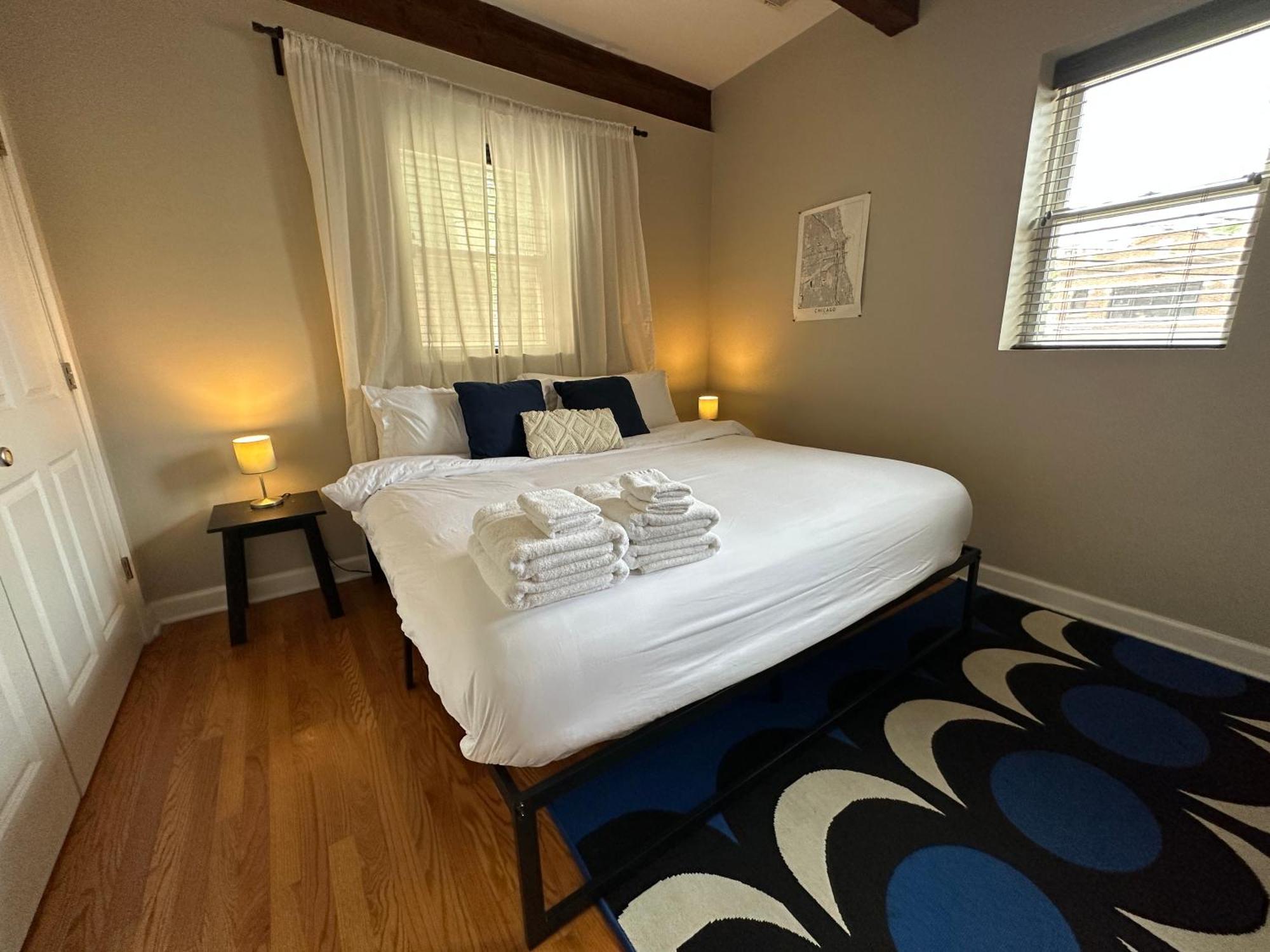 Trendy Wicker Park Loft With Parking Holiday home *