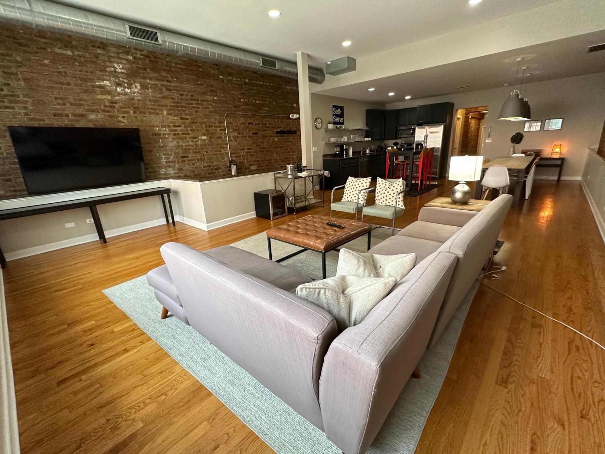 Trendy Wicker Park Loft With Parking Holiday home Chicago