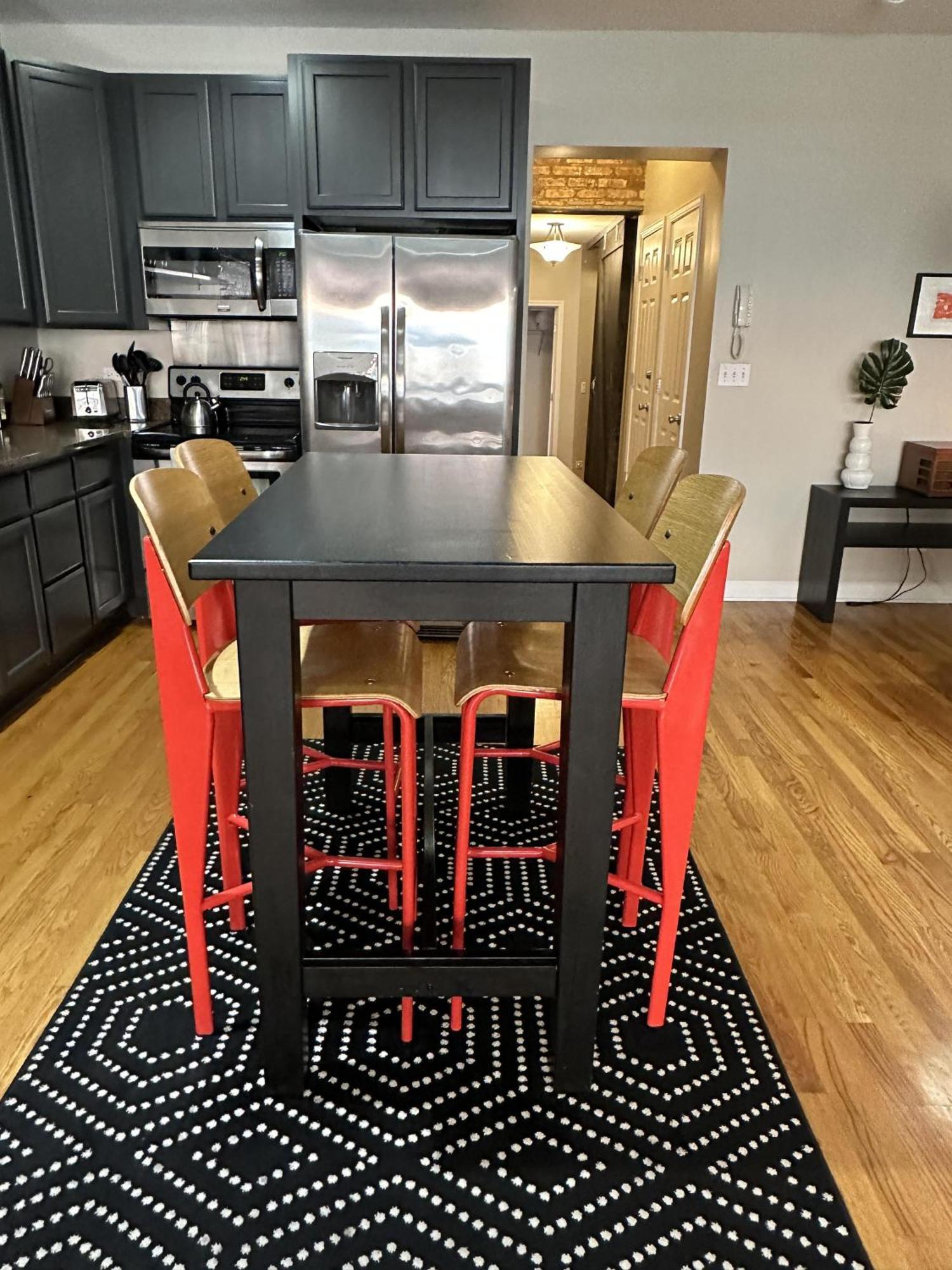 Trendy Wicker Park Loft With Parking *