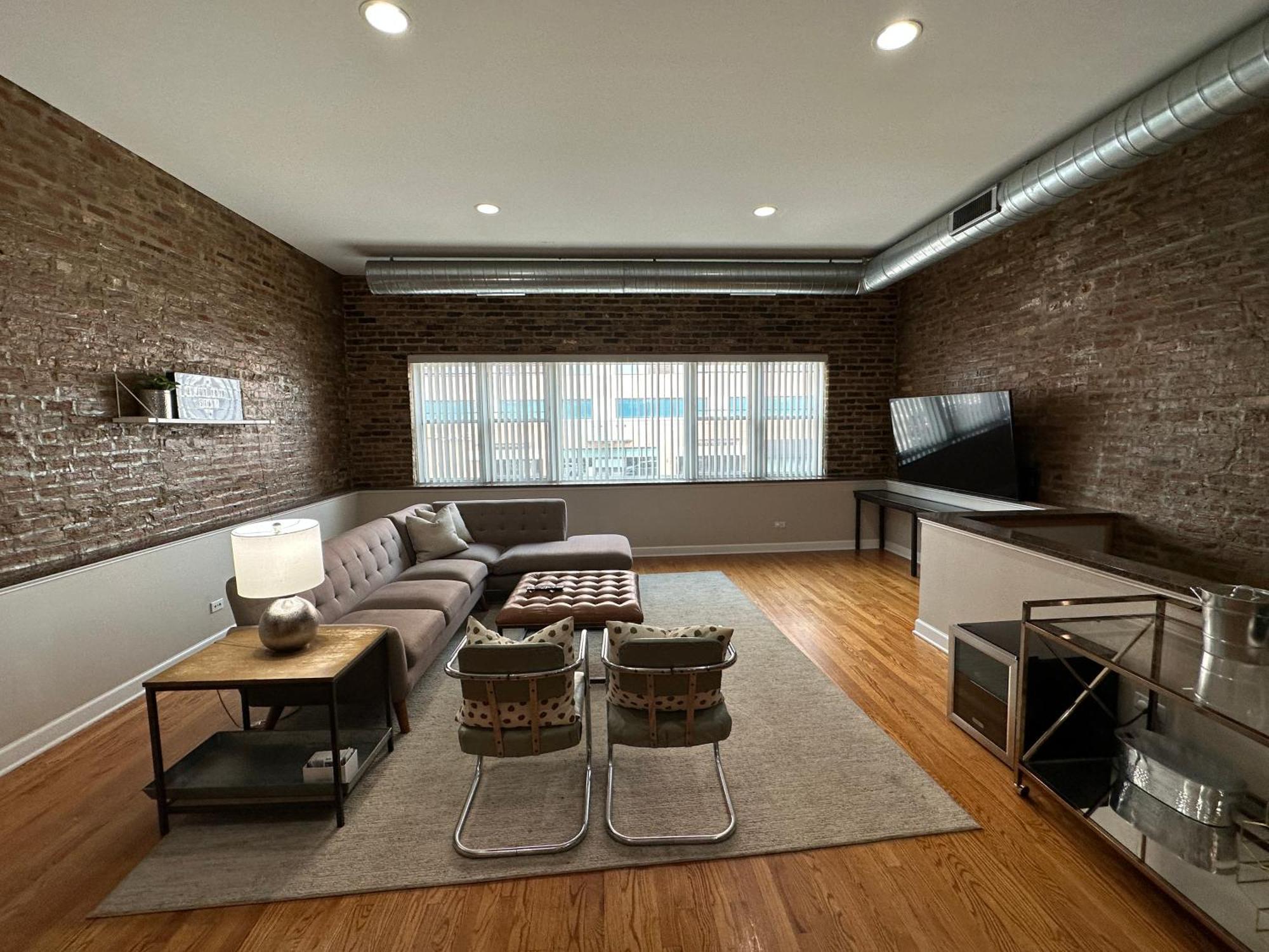 Trendy Wicker Park Loft With Parking Holiday home