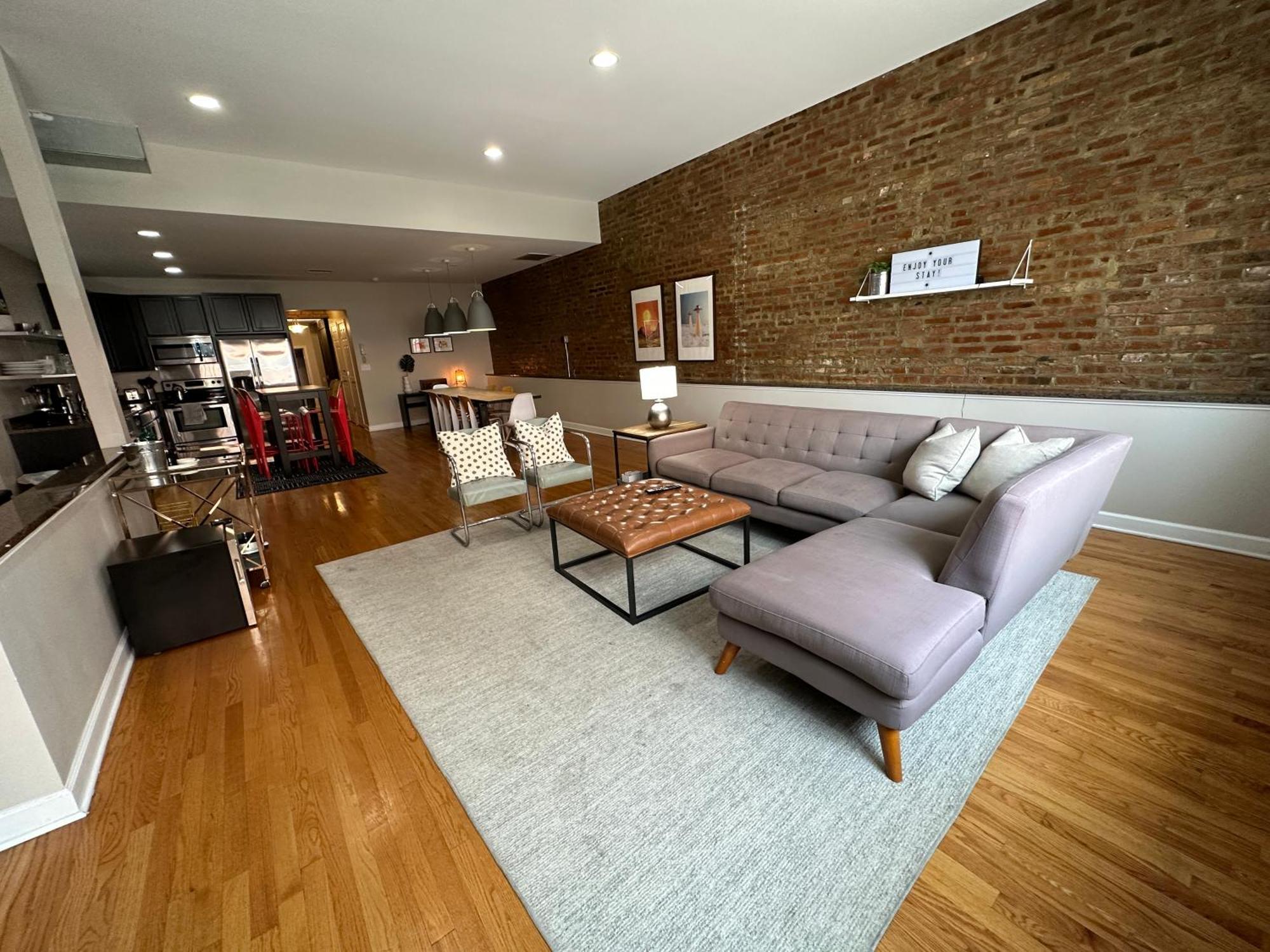 Trendy Wicker Park Loft With Parking Holiday home *