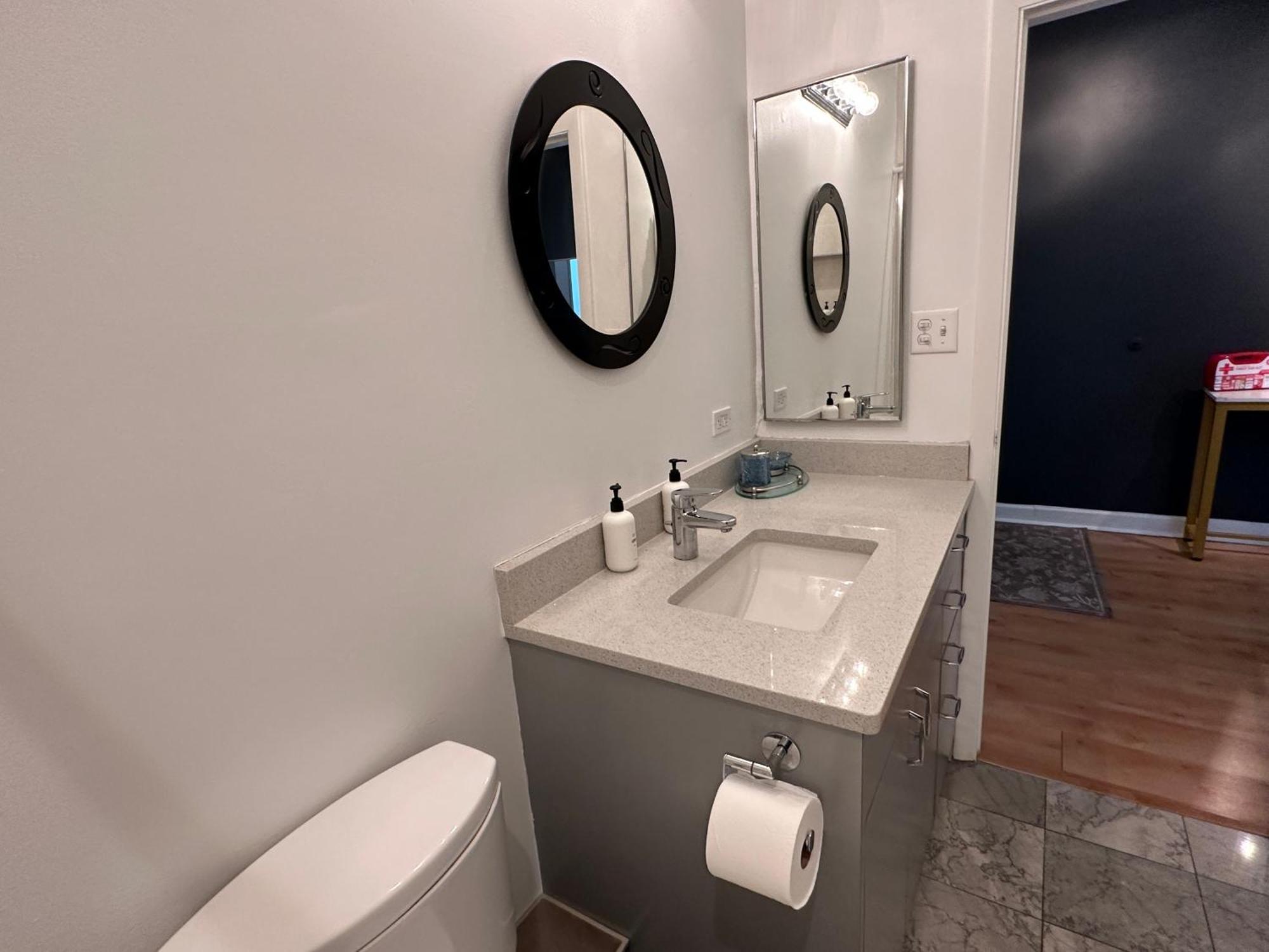 River North Hideaway With Amazing Views And Parking * Chicago
