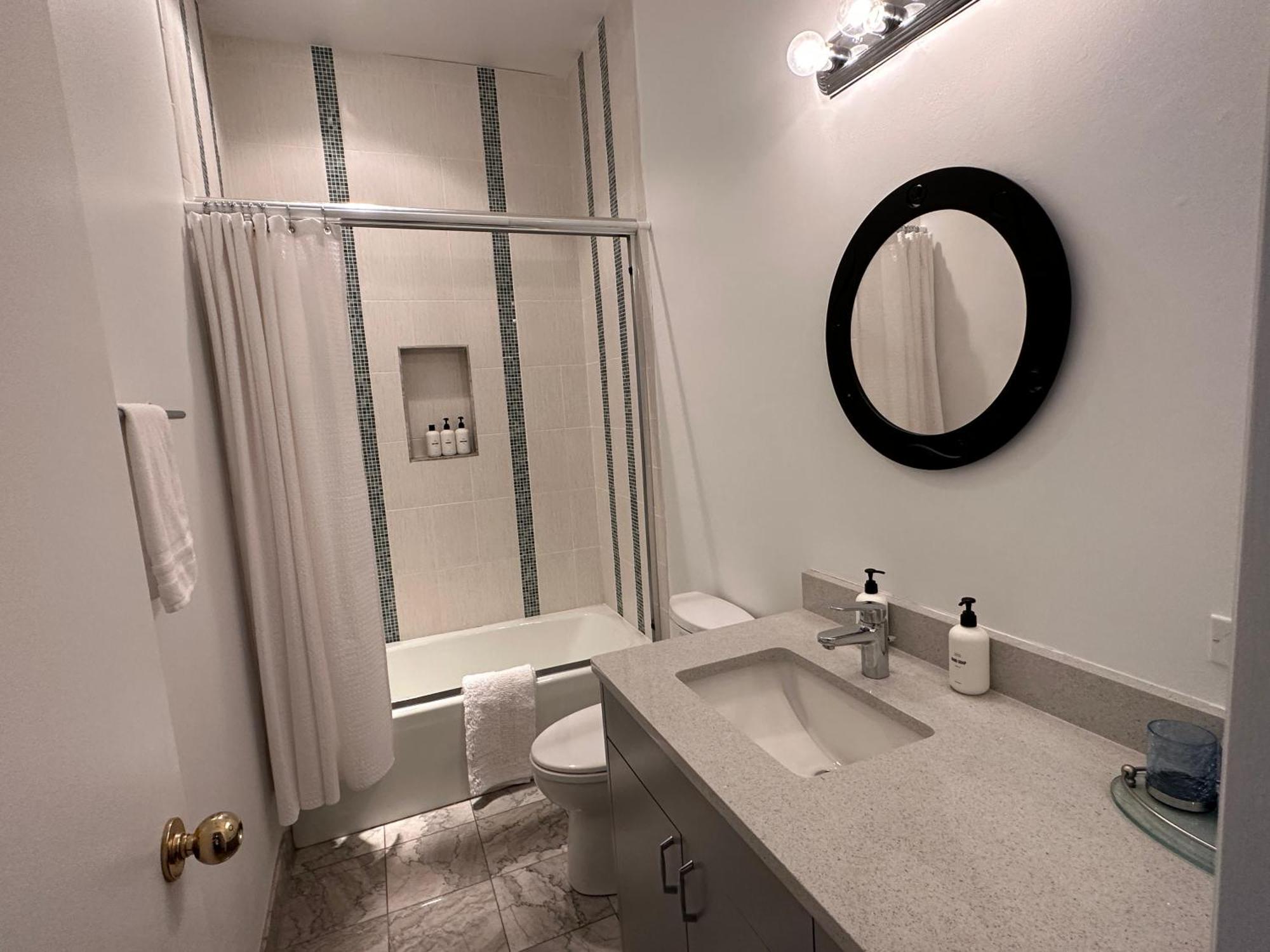 River North Hideaway With Amazing Views And Parking