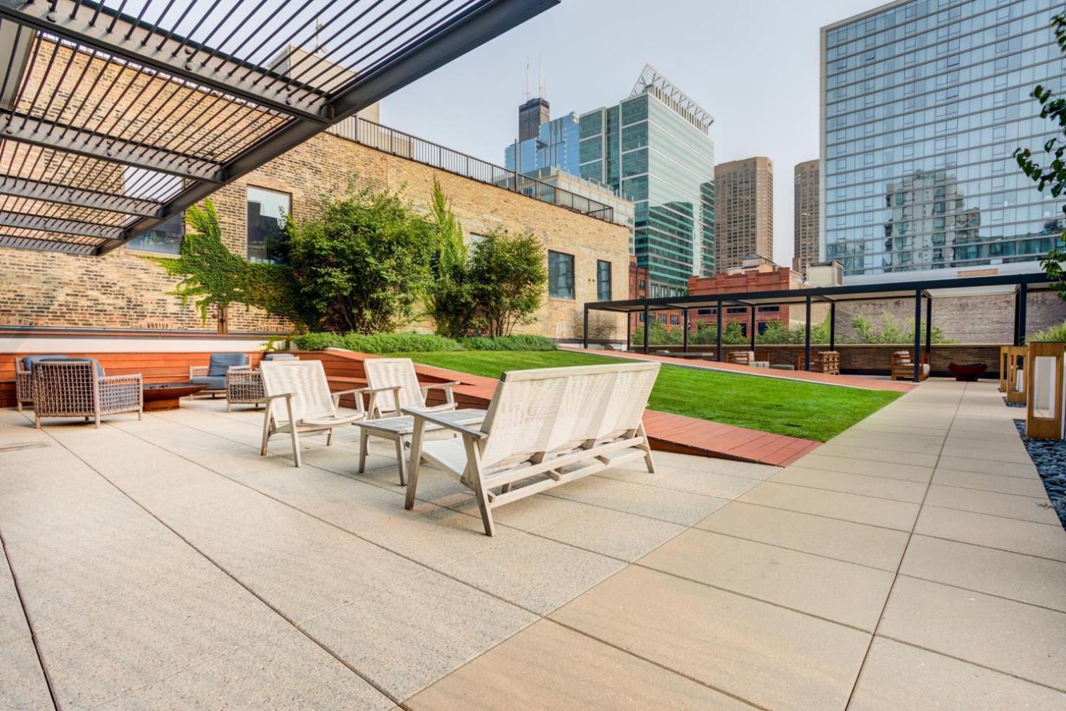 Apartment W Loop W Deck Pool Gym 3 Blocks To L Chi-643 *