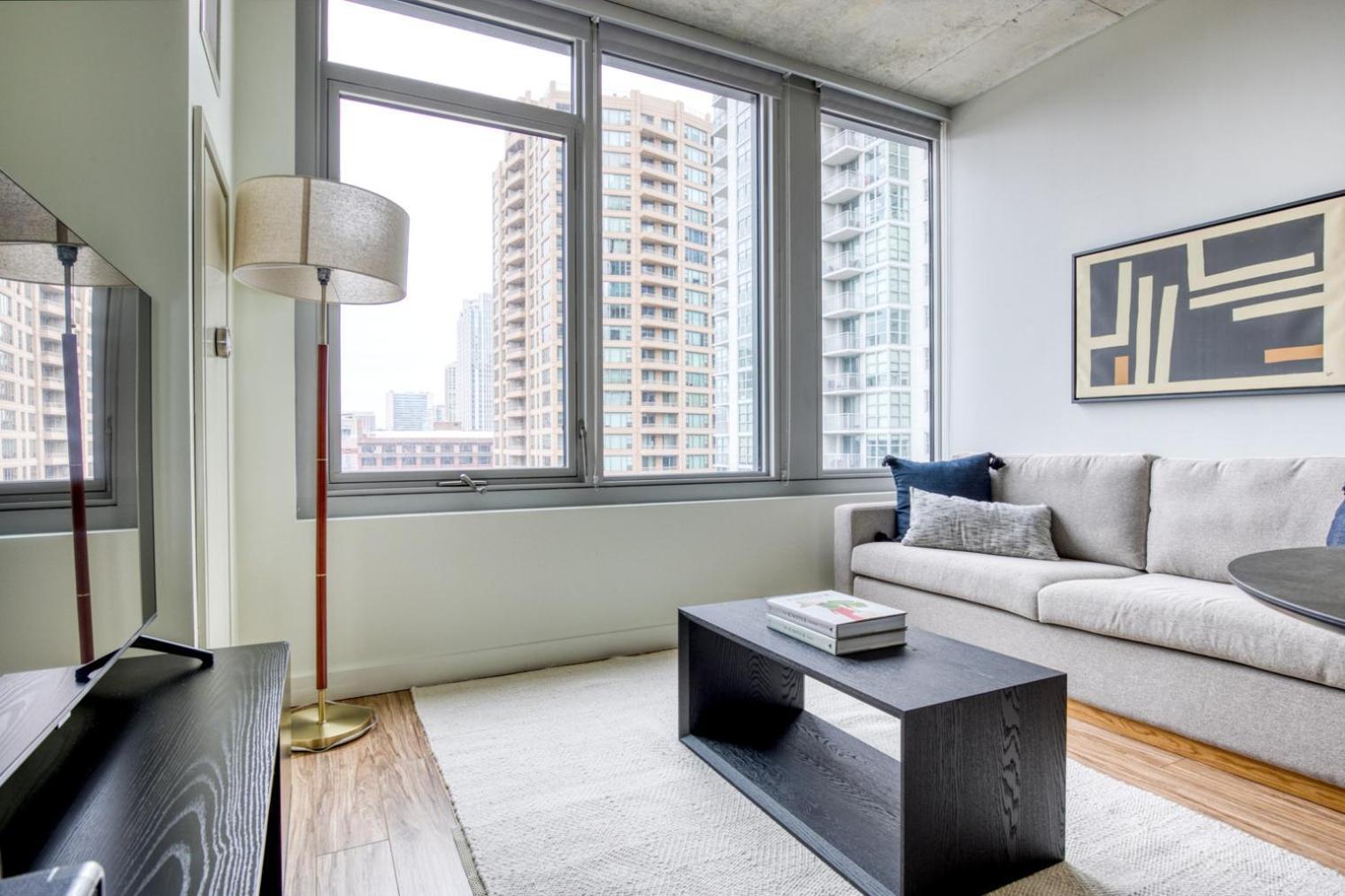 W Loop W Deck Pool Gym 3 Blocks To L Chi-643 *