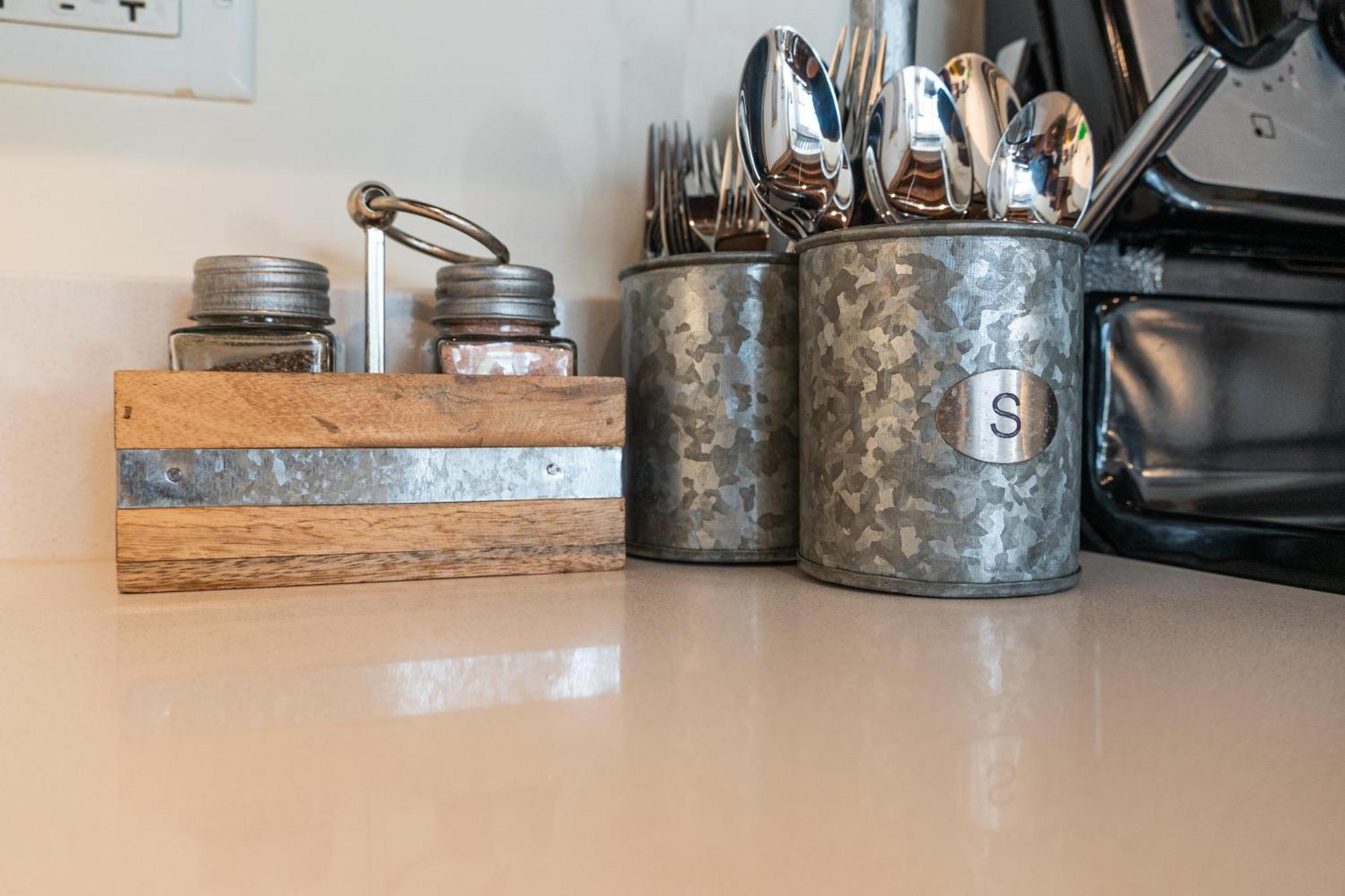 Luxery - Themed Units! Close To Downtown, Mccormick Place & Wintrust Arena *