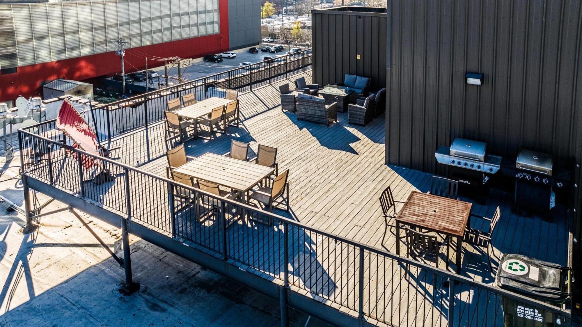 Luxery - Themed Units! Close To Downtown, Mccormick Place & Wintrust Arena *