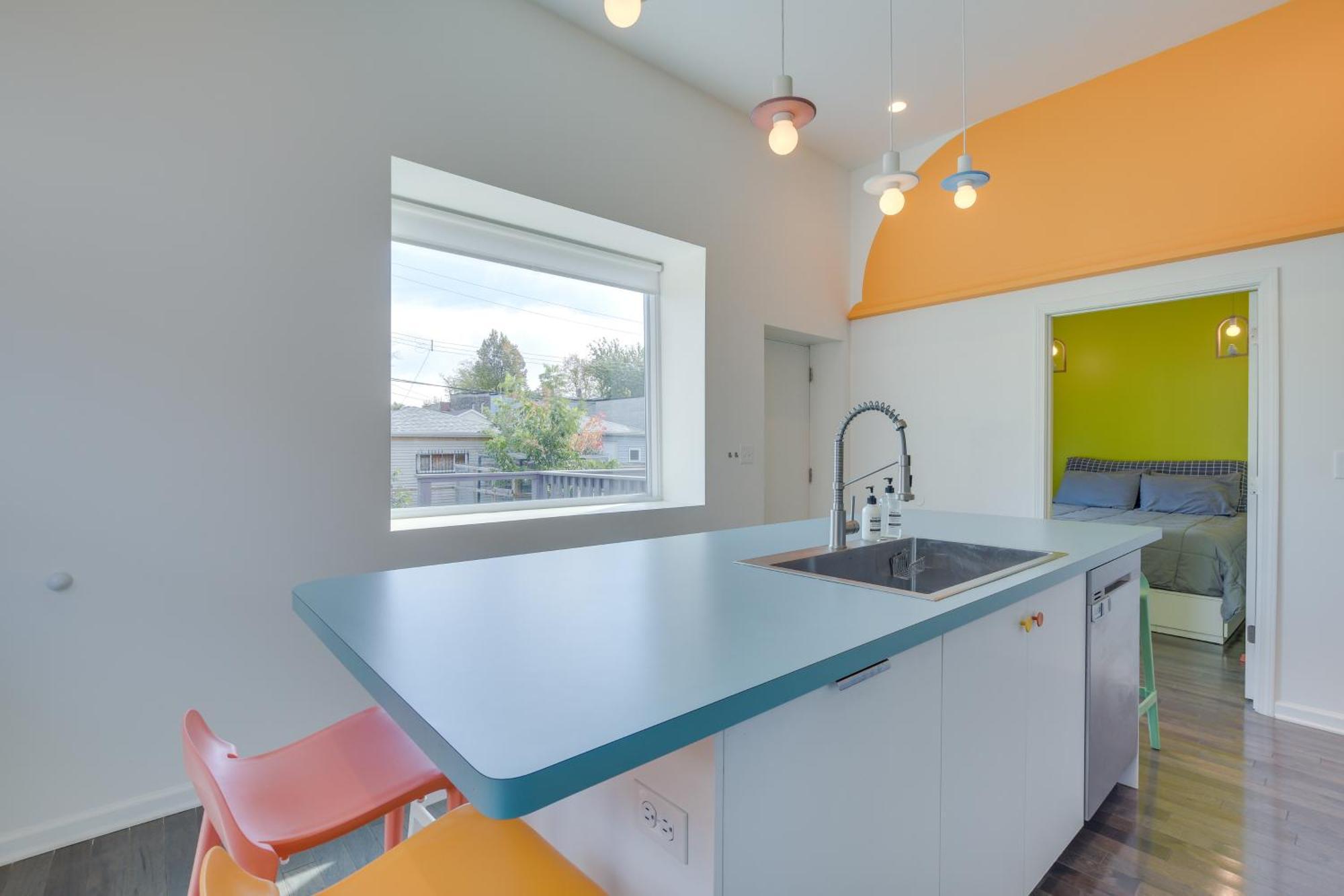 Stylish Duplex Close To Parks And Dtwn Holiday home *