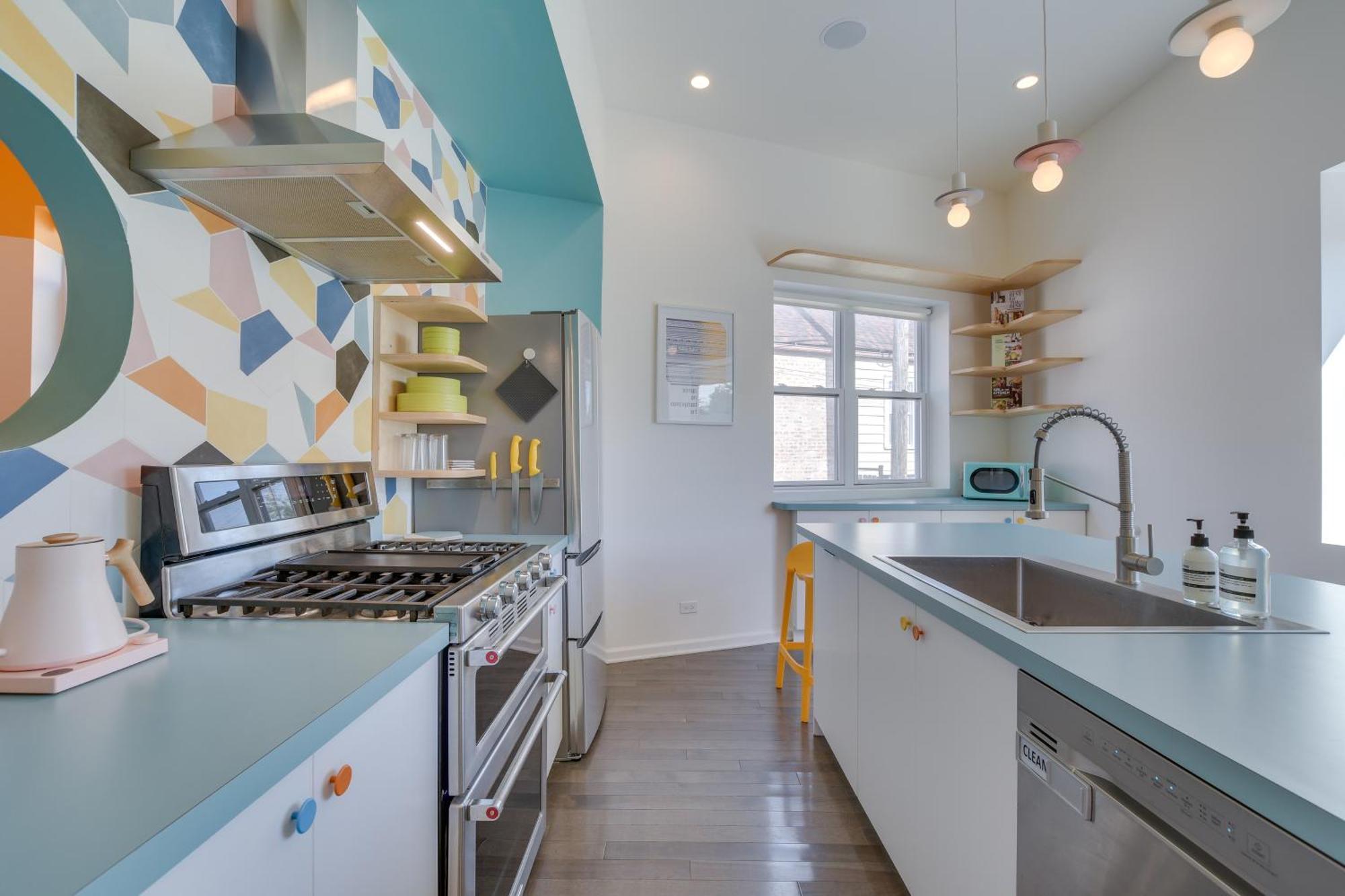 Stylish Duplex Close To Parks And Dtwn Holiday home