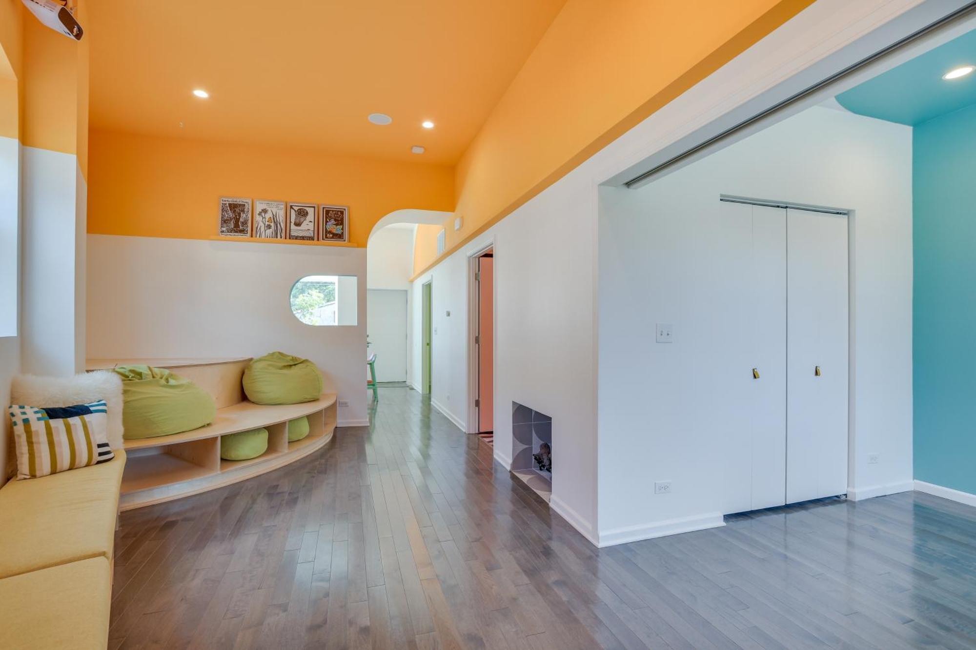 Stylish Duplex Close To Parks And Dtwn Holiday home