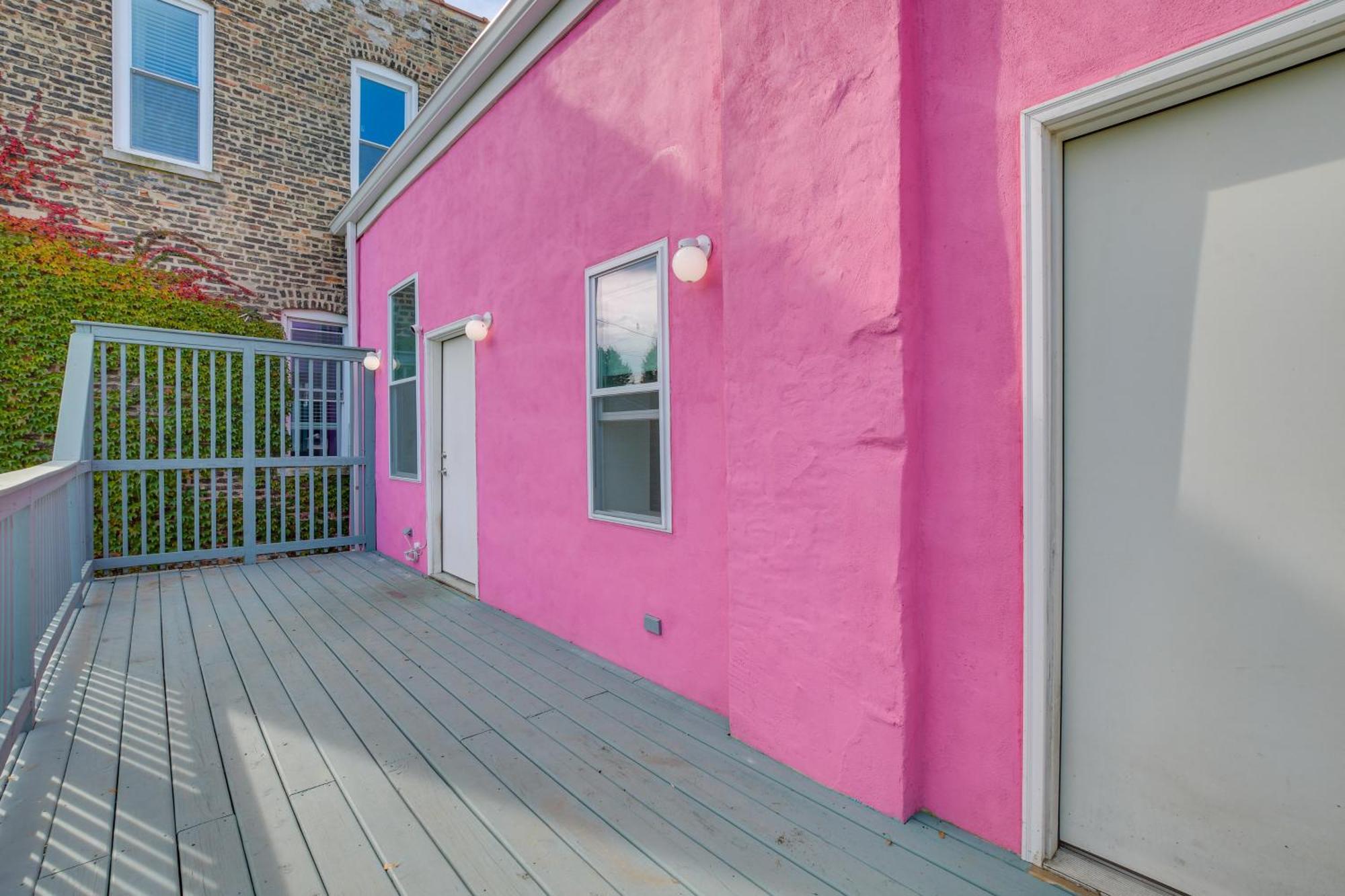 Holiday home Stylish Duplex Close To Parks And Dtwn *