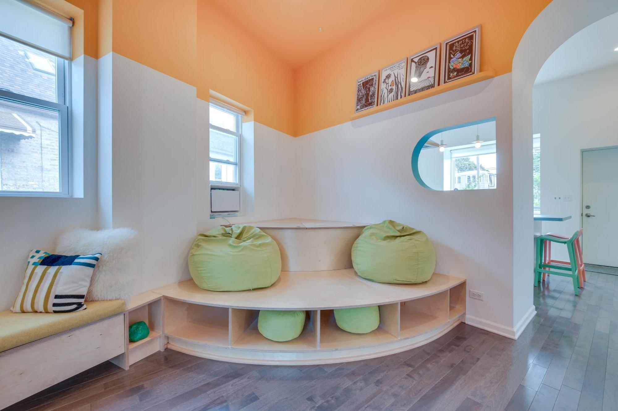 Stylish Duplex Close To Parks And Dtwn Holiday home