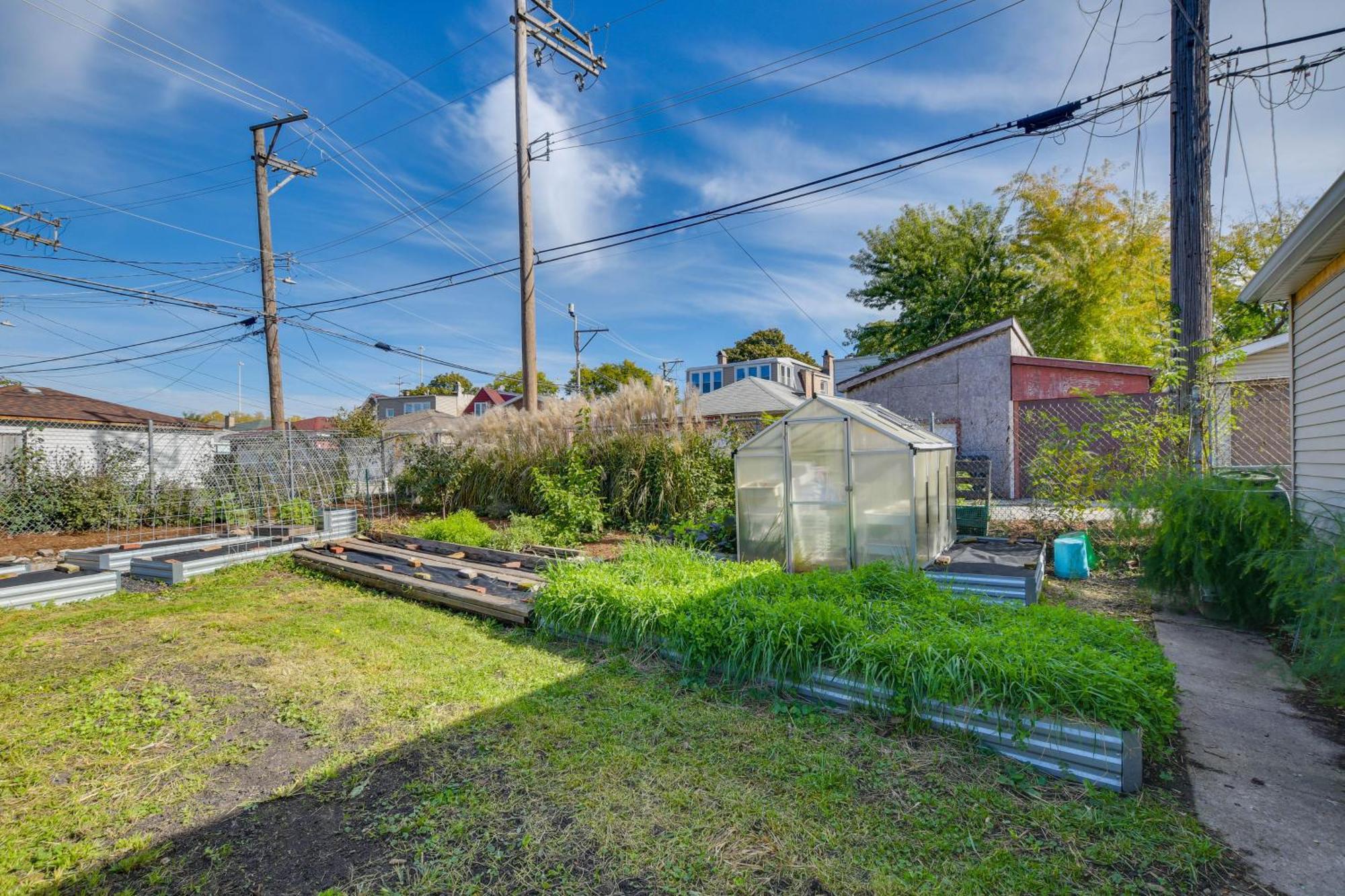 Stylish Duplex Close To Parks And Dtwn Holiday home