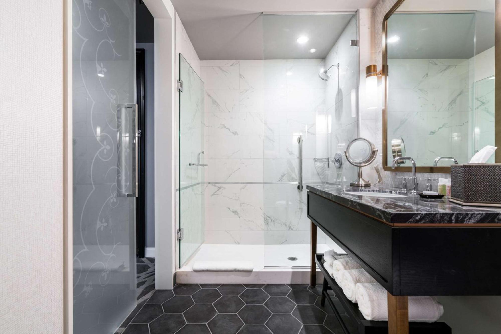 Londonhouse Chicago, Curio Collection By Hilton Chicago