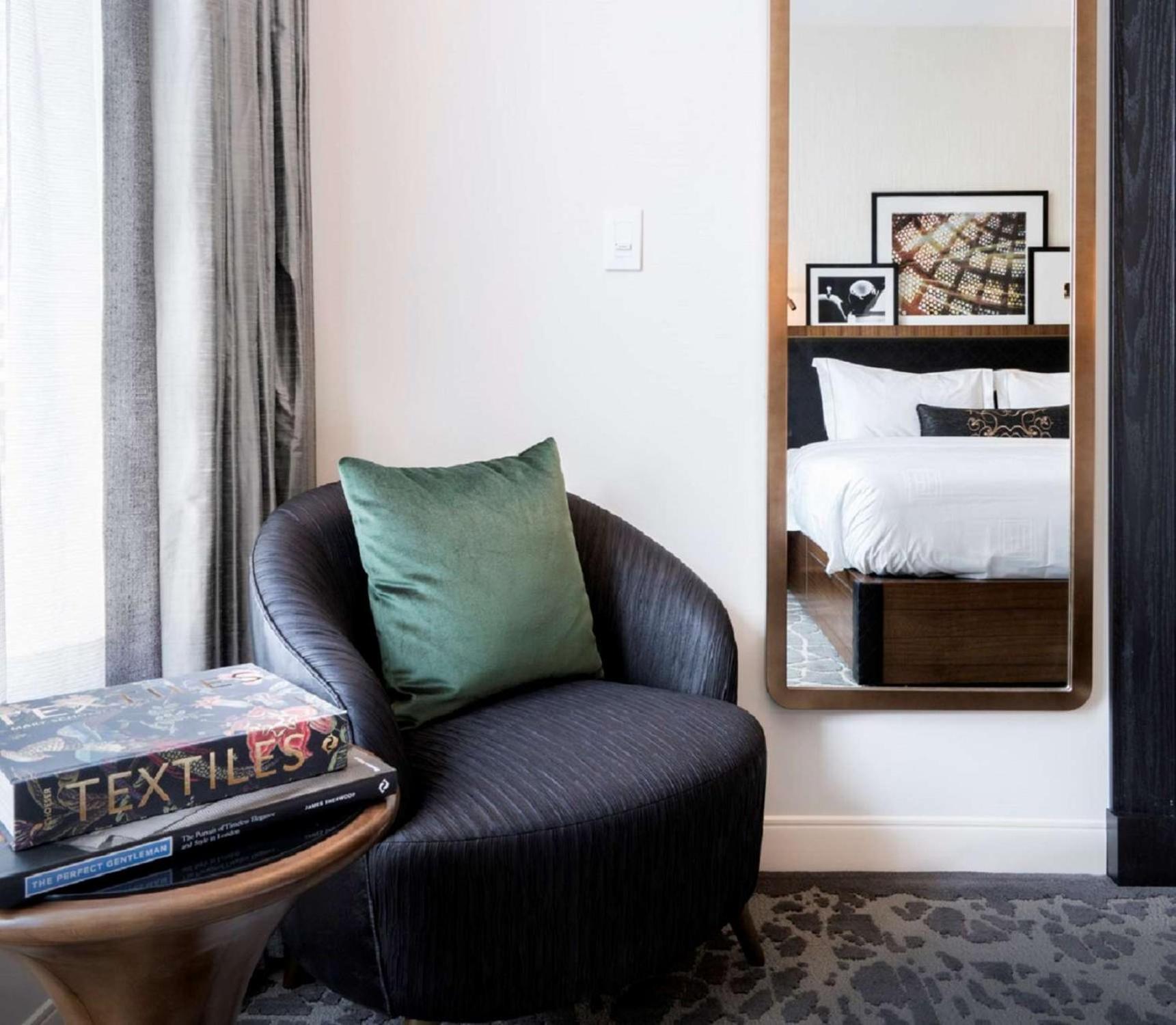 Londonhouse Chicago, Curio Collection By Hilton Chicago