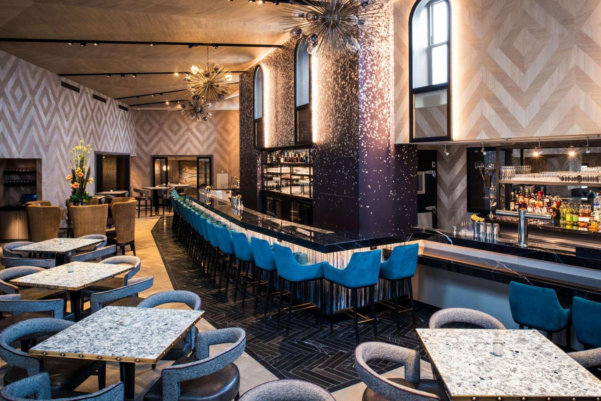 Londonhouse Chicago, Curio Collection By Hilton