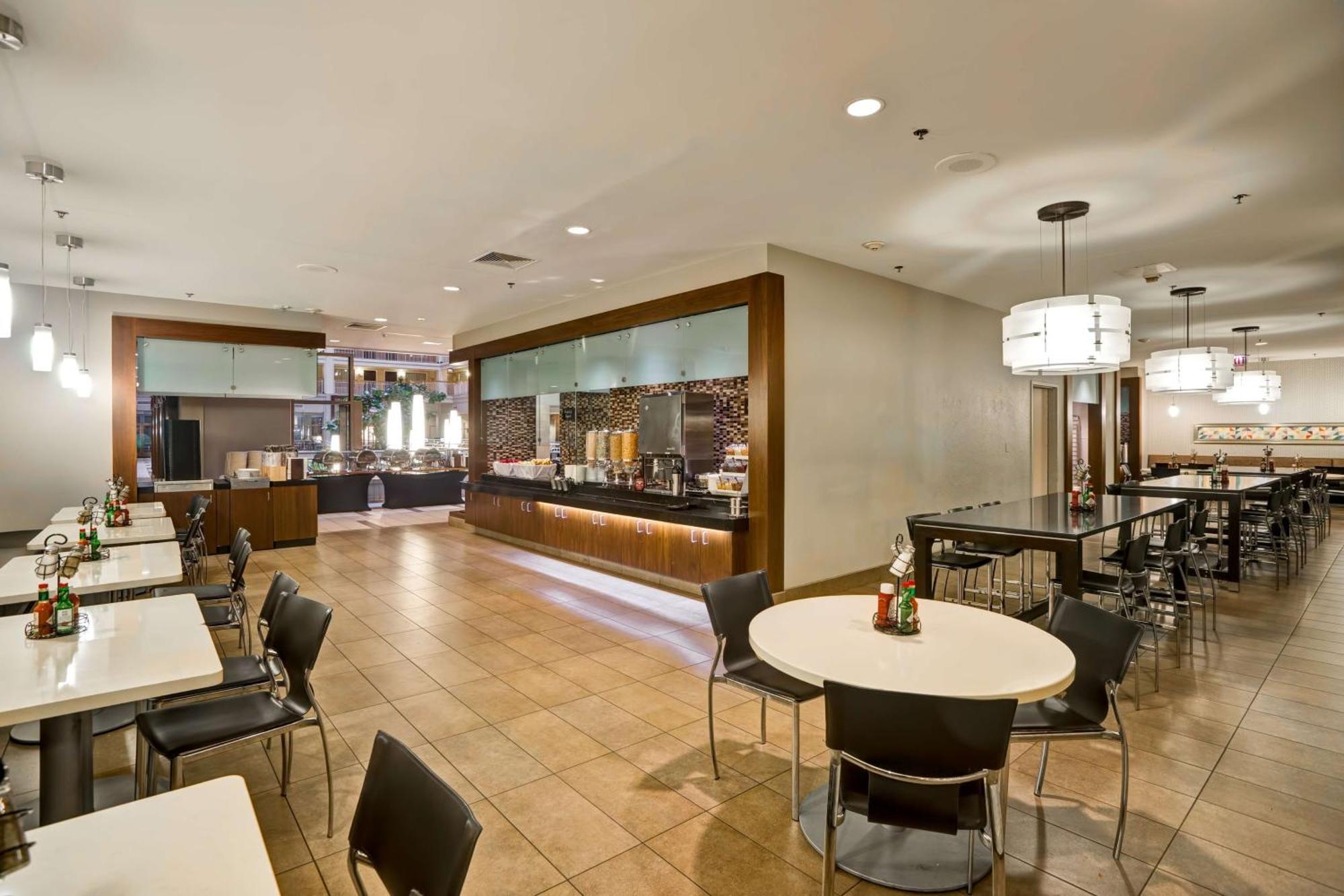 Embassy - Downtown River North Hotel