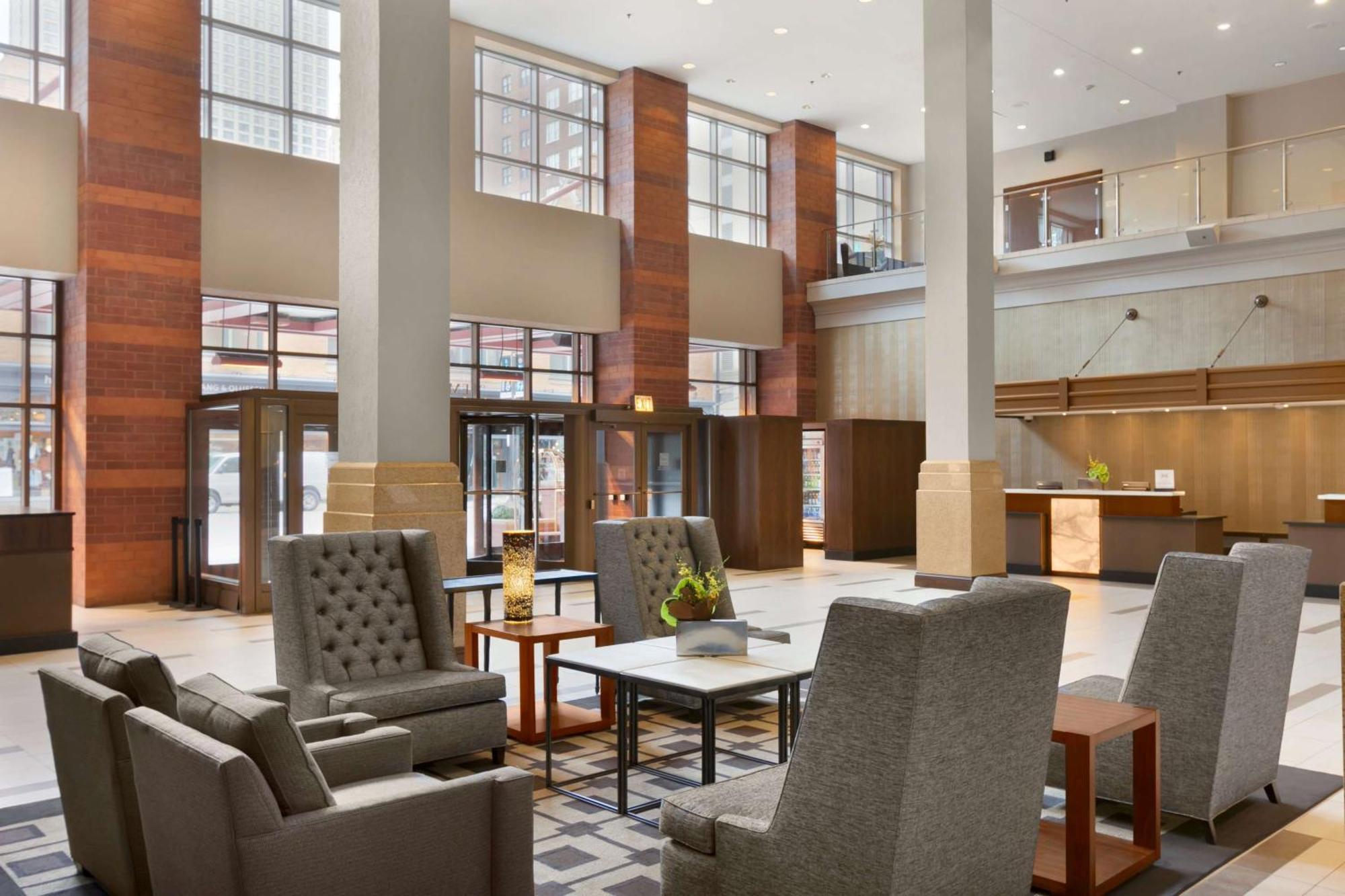 Embassy - Downtown River North Hotel