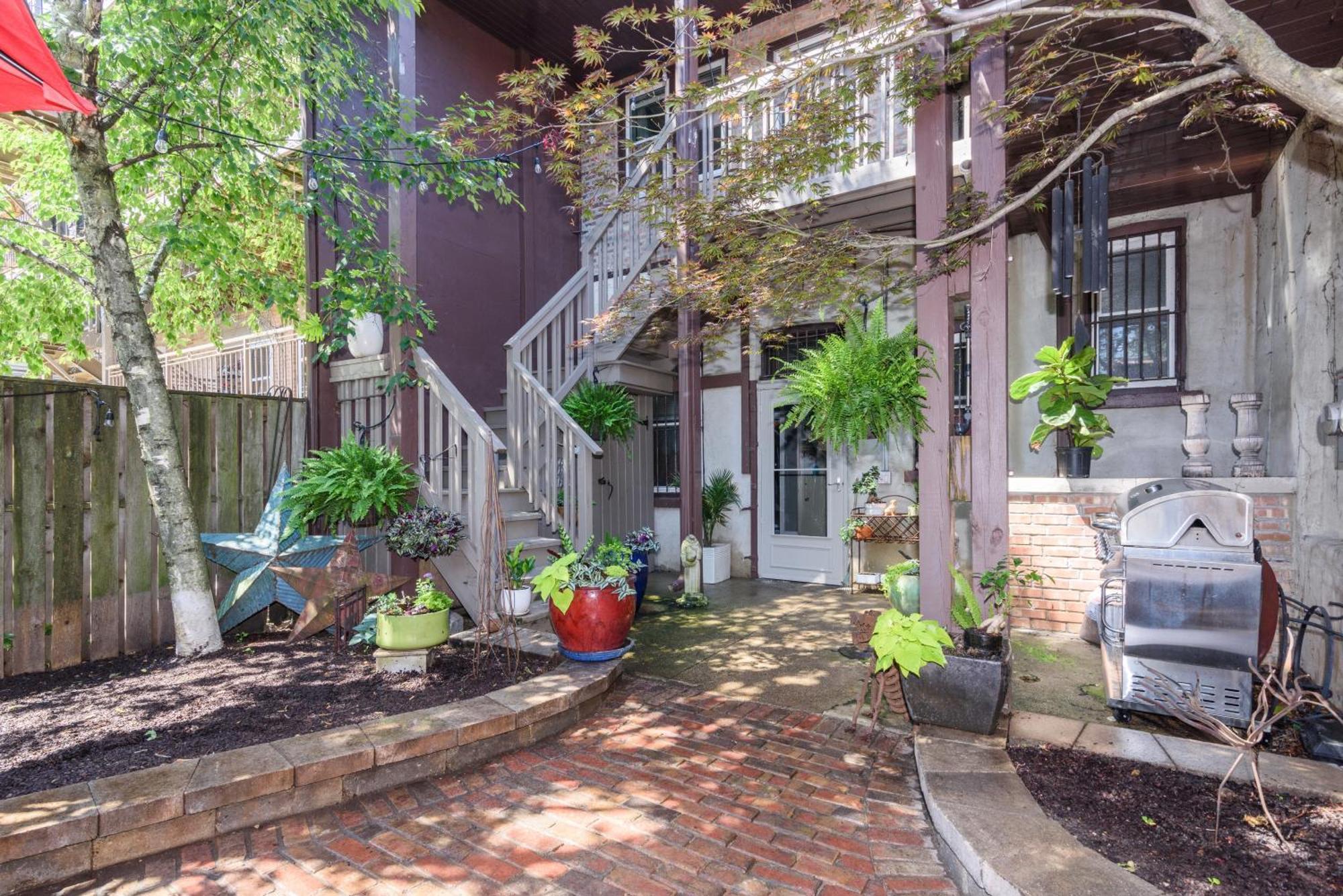 Bed & Breakfast House 5863- Chicago's Premier Chicago