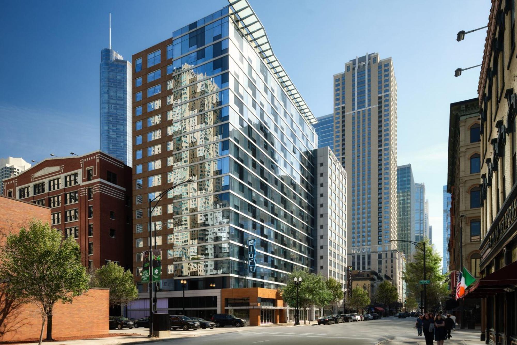 Aloft Downtown River North 3*