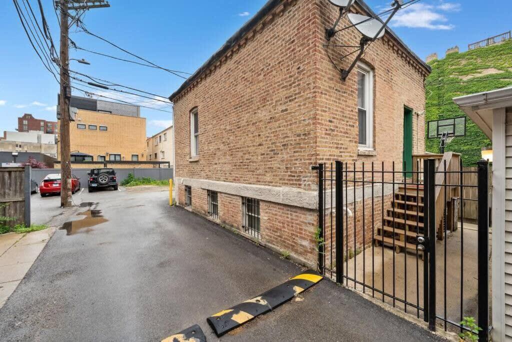 Apartment Stylish 2 Bdr Coach House Steps From The *