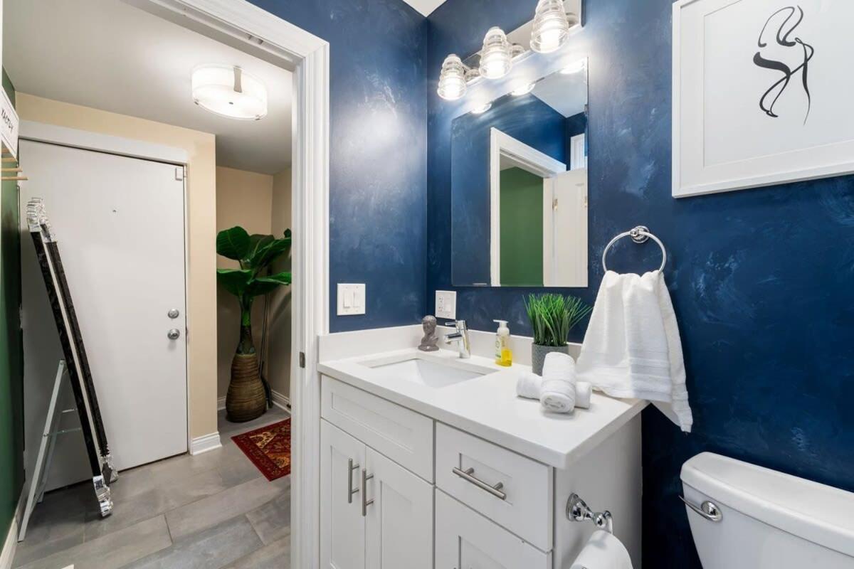 Apartment Stylish 2 Bdr Coach House Steps From The *