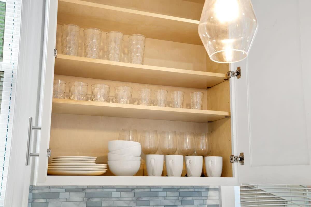Apartment Stylish 2 Bdr Coach House Steps From The