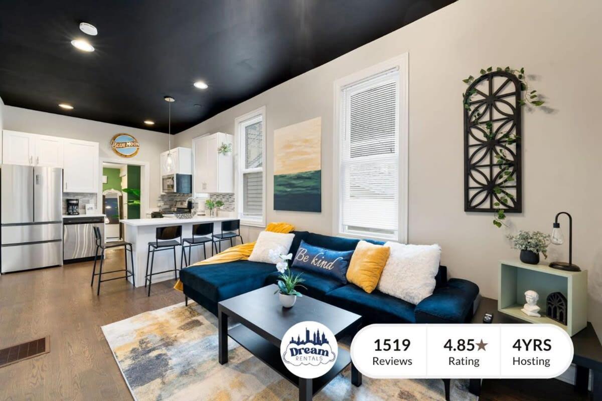 Stylish 2 Bdr Coach House Steps From The