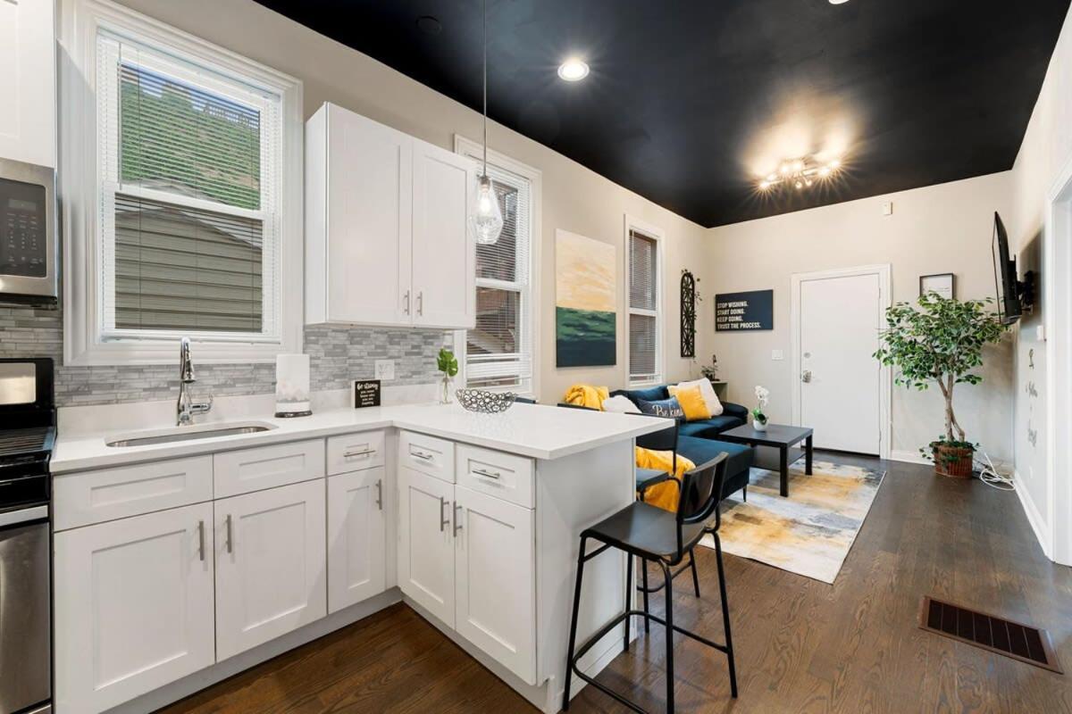 Apartment Stylish 2 Bdr Coach House Steps From The Chicago