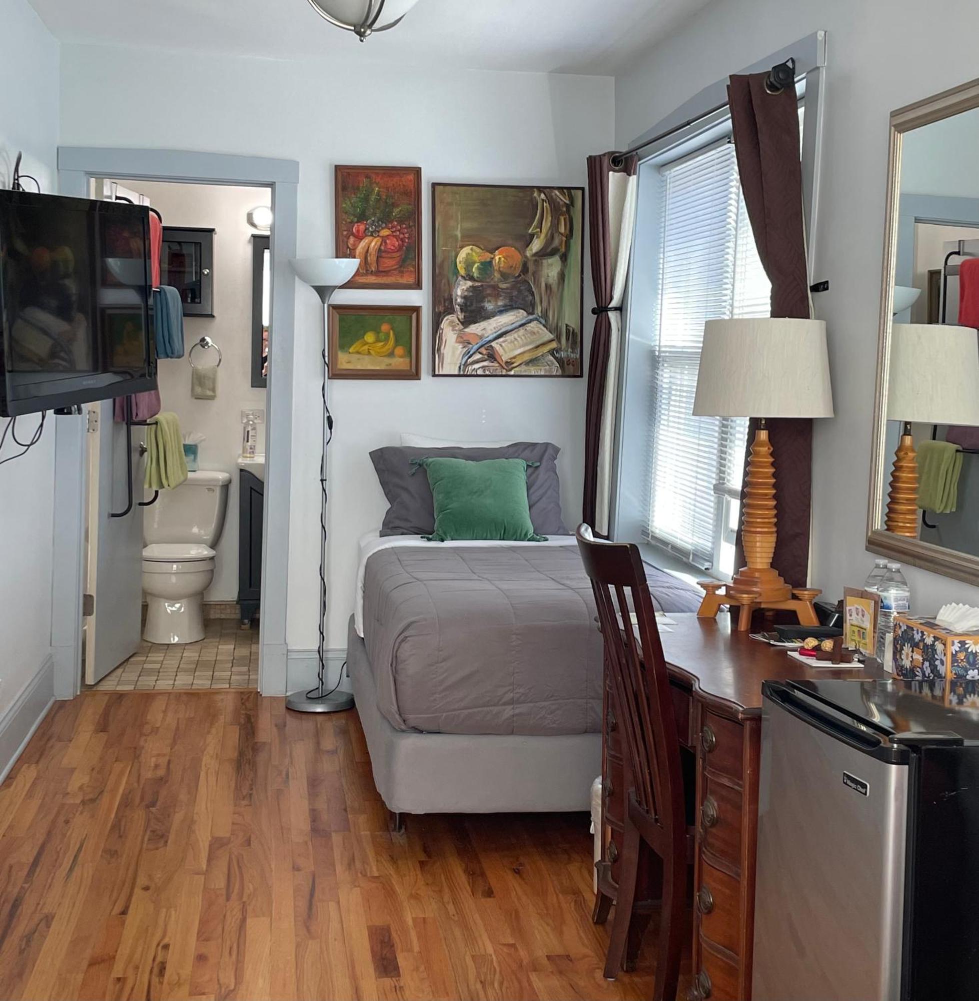Ray's Bucktown Bed & Breakfast 3*
