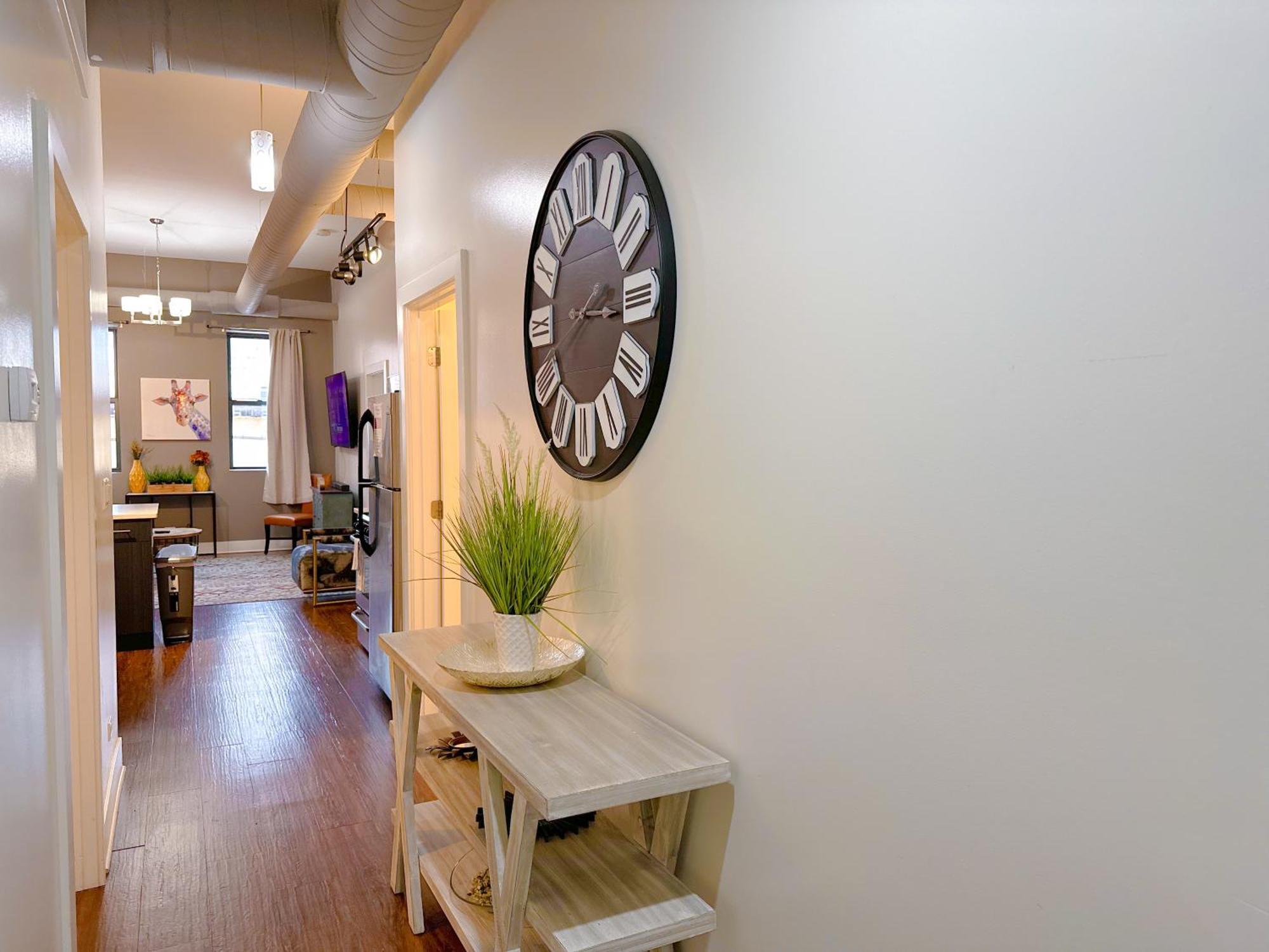 Mccormick Place 420 Friendly 2br/2ba With Optional Parking For Up To 6 Guests