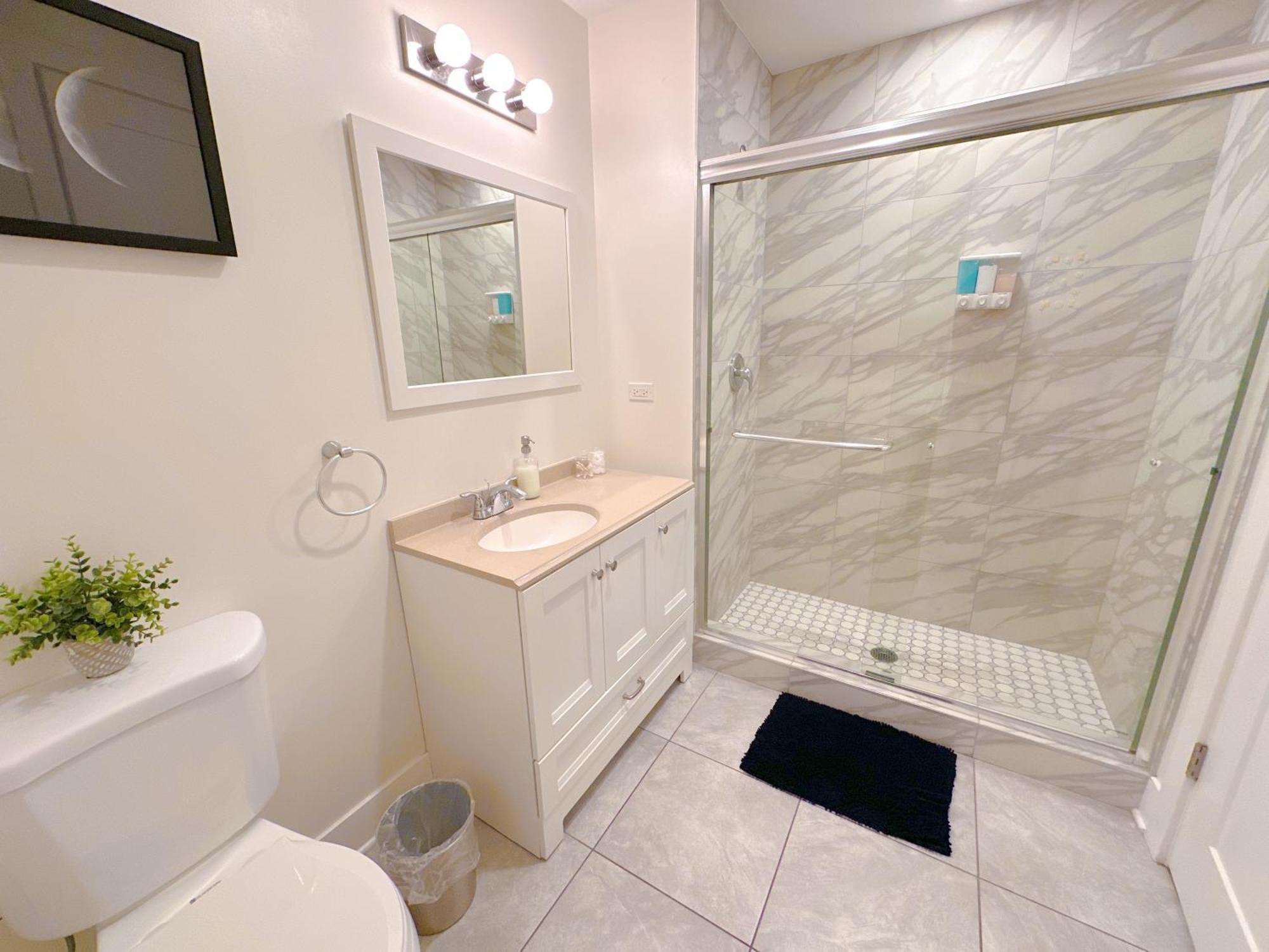 Mccormick Place 420 Friendly 2br/2ba With Optional Parking For Up To 6 Guests Apartment