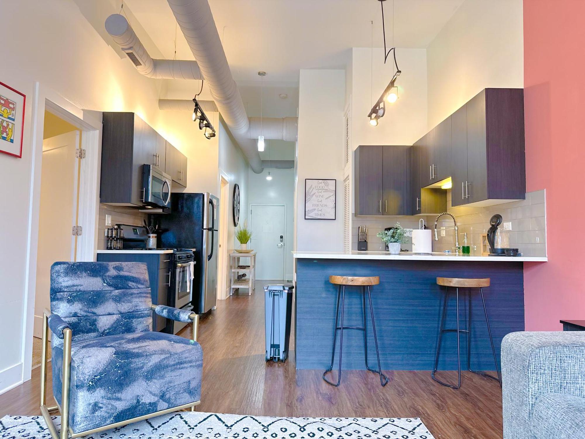 Mccormick Place 420 Friendly 2br/2ba With Optional Parking For Up To 6 Guests