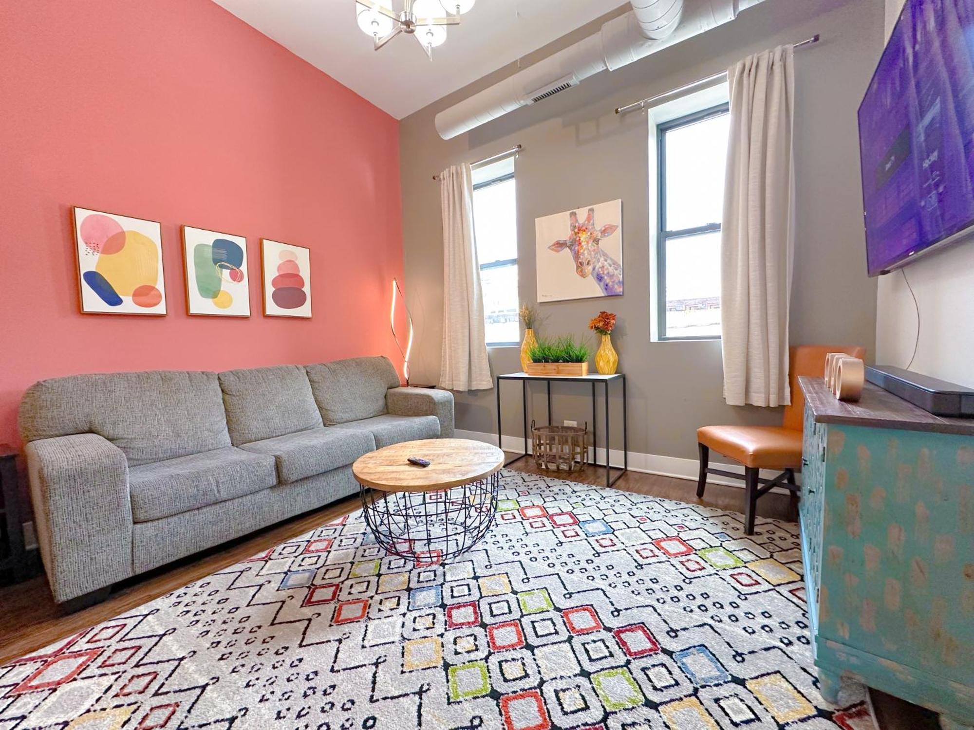 Mccormick Place 420 Friendly 2br/2ba With Optional Parking For Up To 6 Guests Apartment
