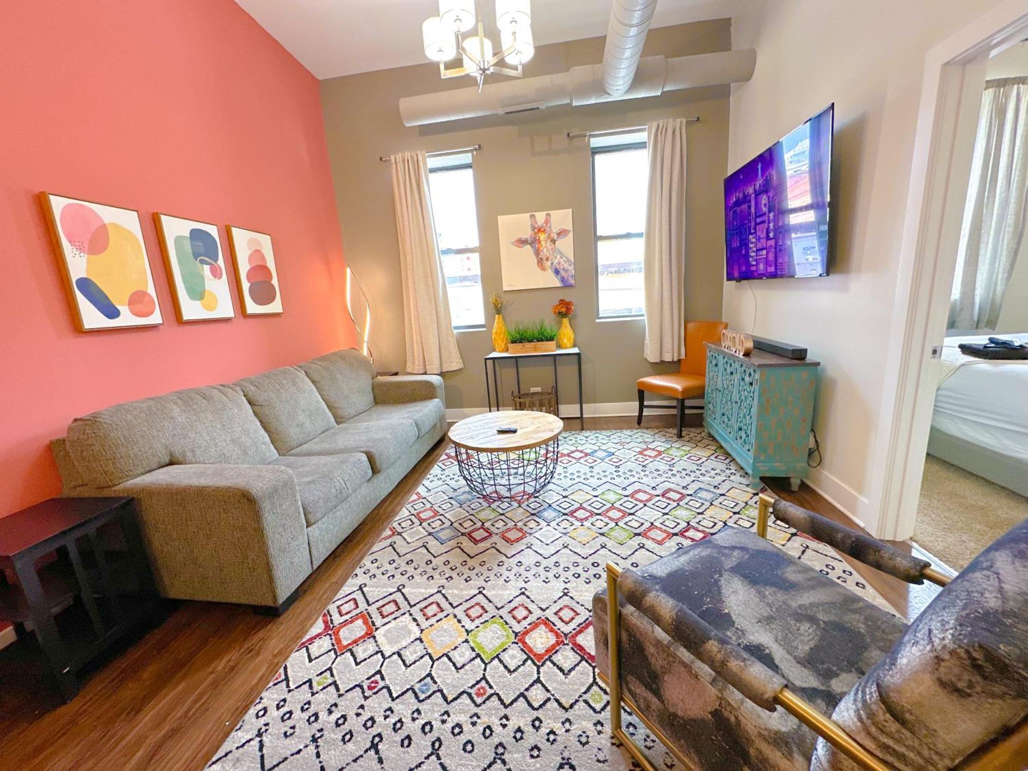 Apartment Mccormick Place 420 Friendly 2br/2ba With Optional Parking For Up To 6 Guests *
