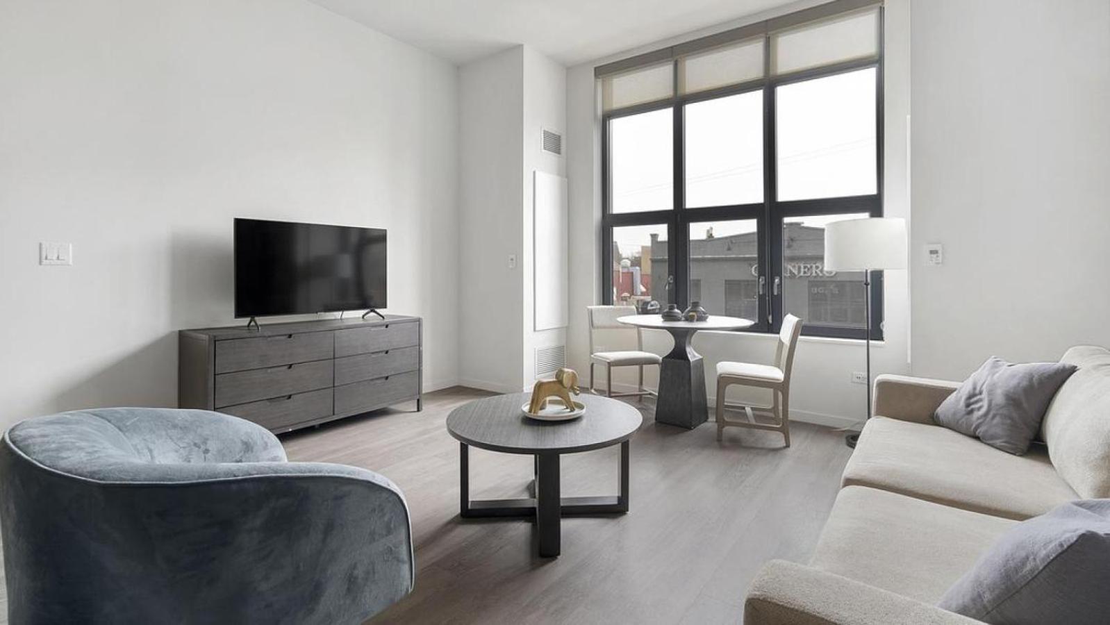 Apartment Landing At Logan - In Logan Square *