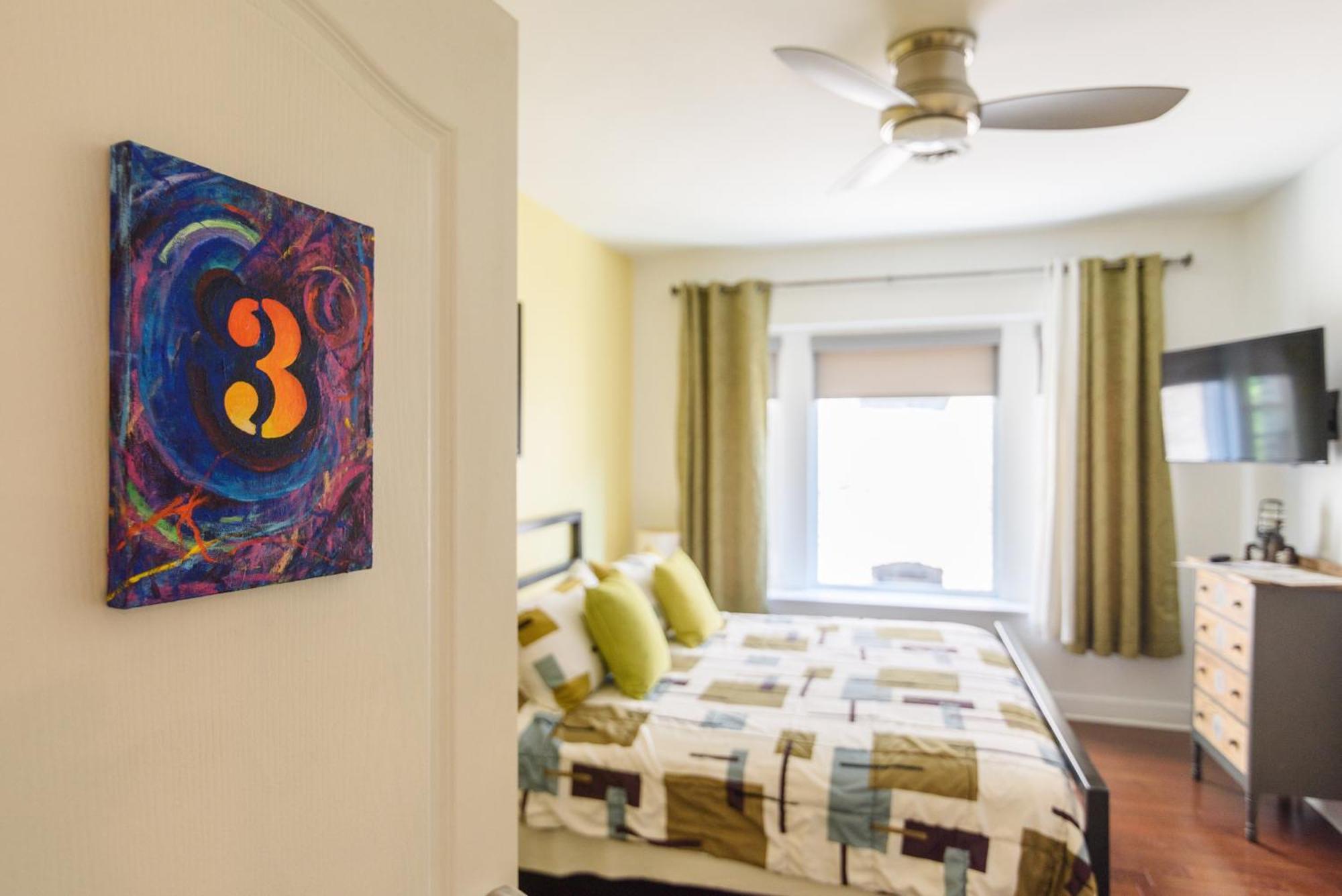 House 5863- Chicago's Premier Bed & Breakfast