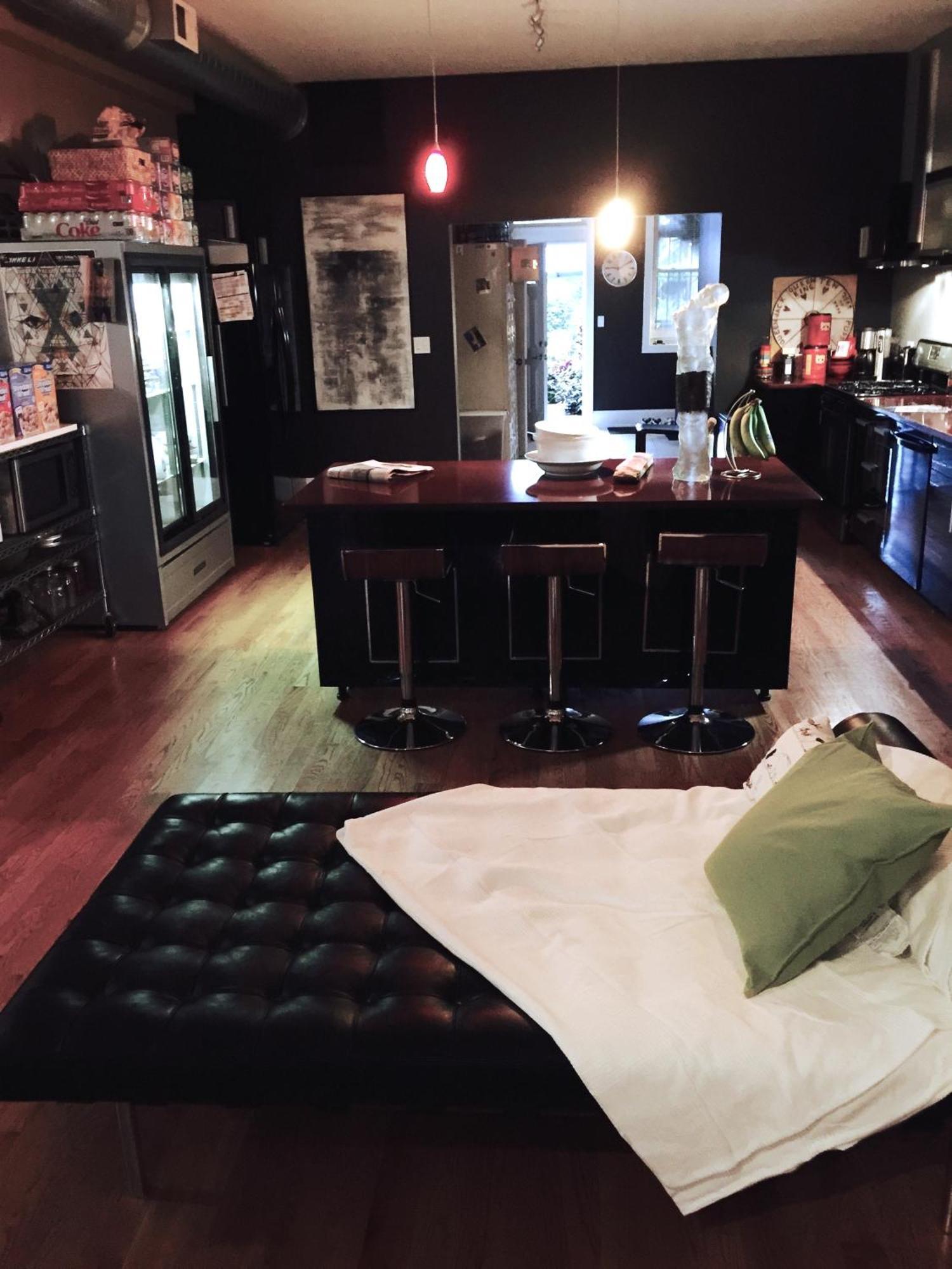 House 5863- Chicago's Premier 4*