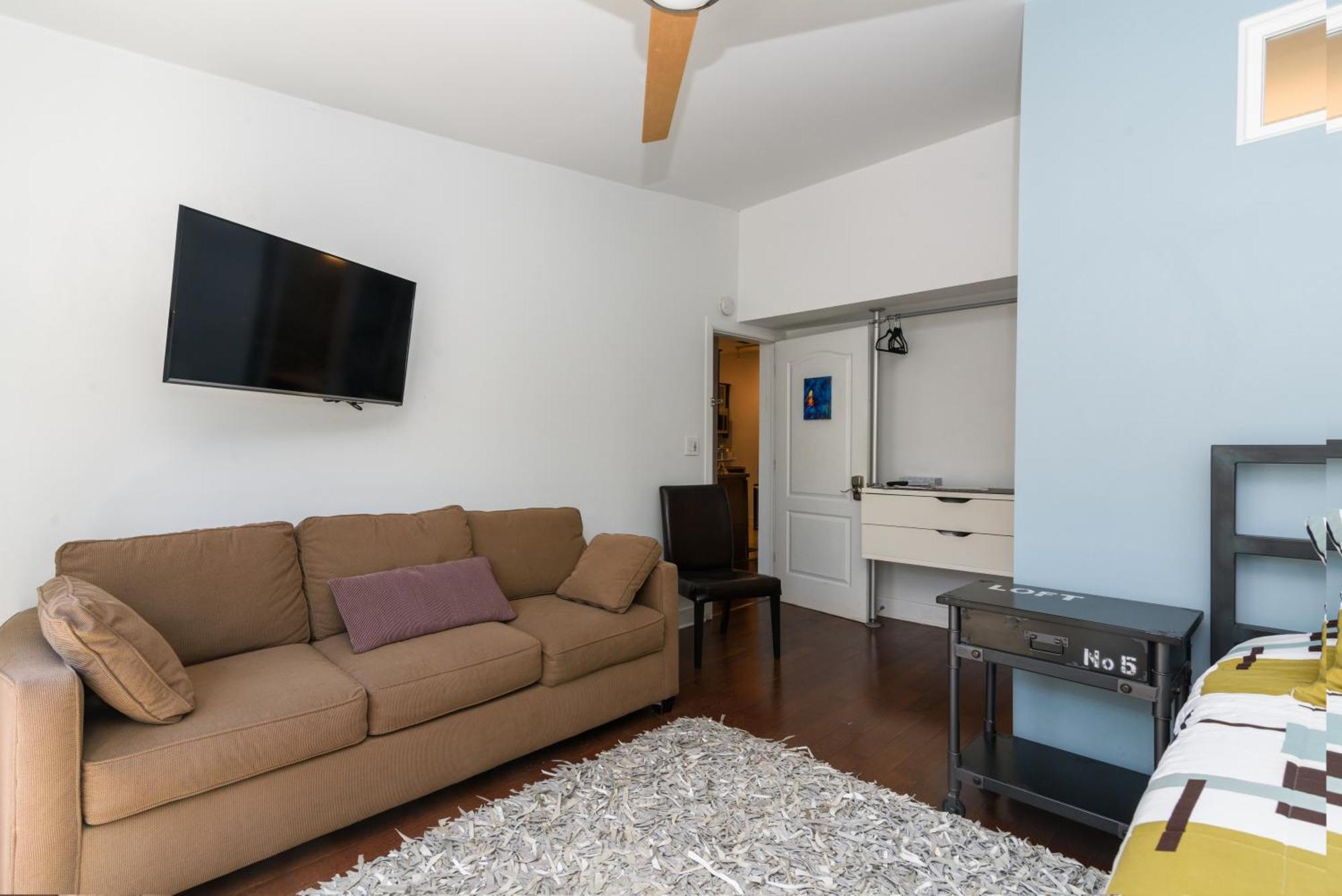 Bed & Breakfast House 5863- Chicago's Premier Chicago