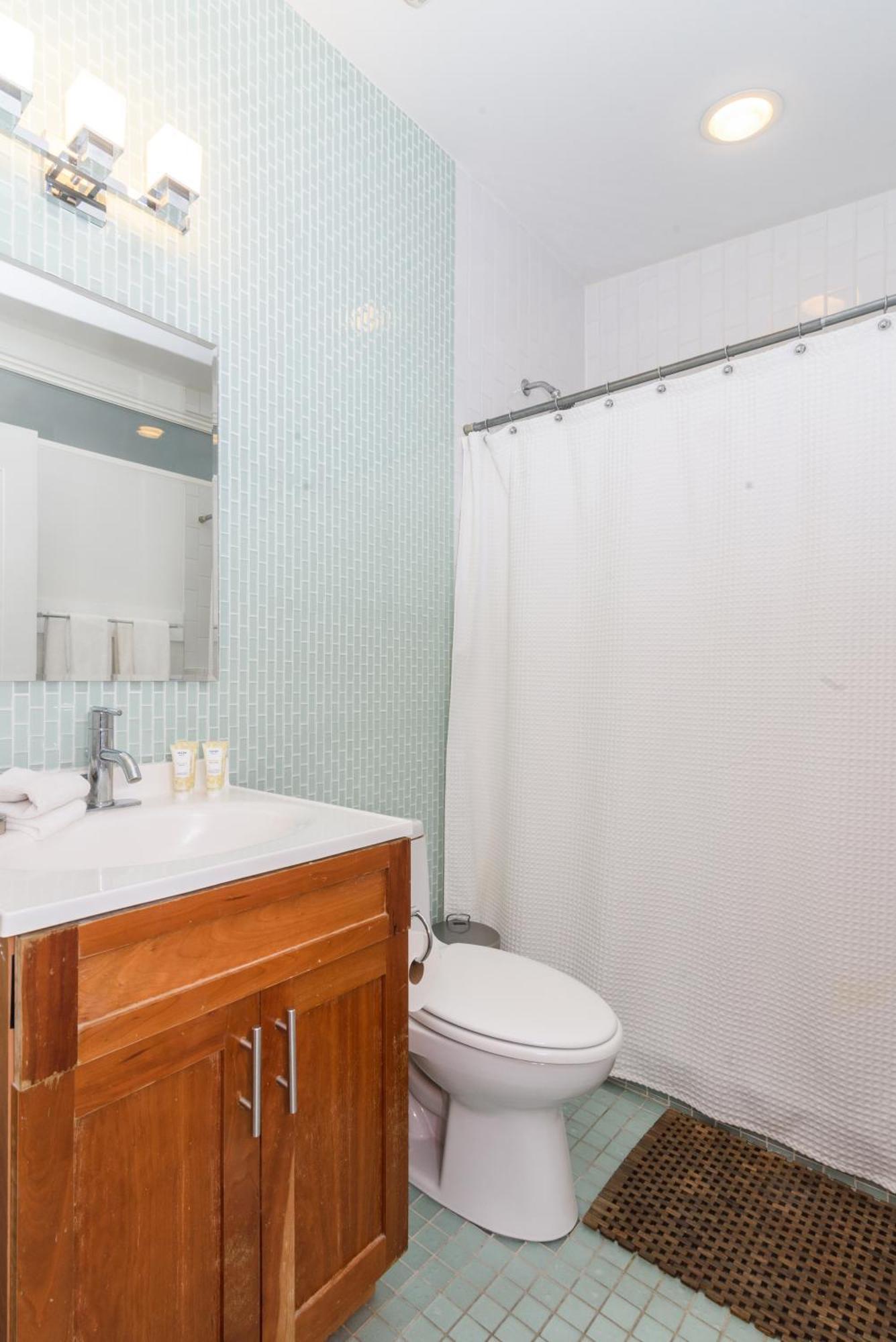 Bed & Breakfast House 5863- Chicago's Premier Chicago