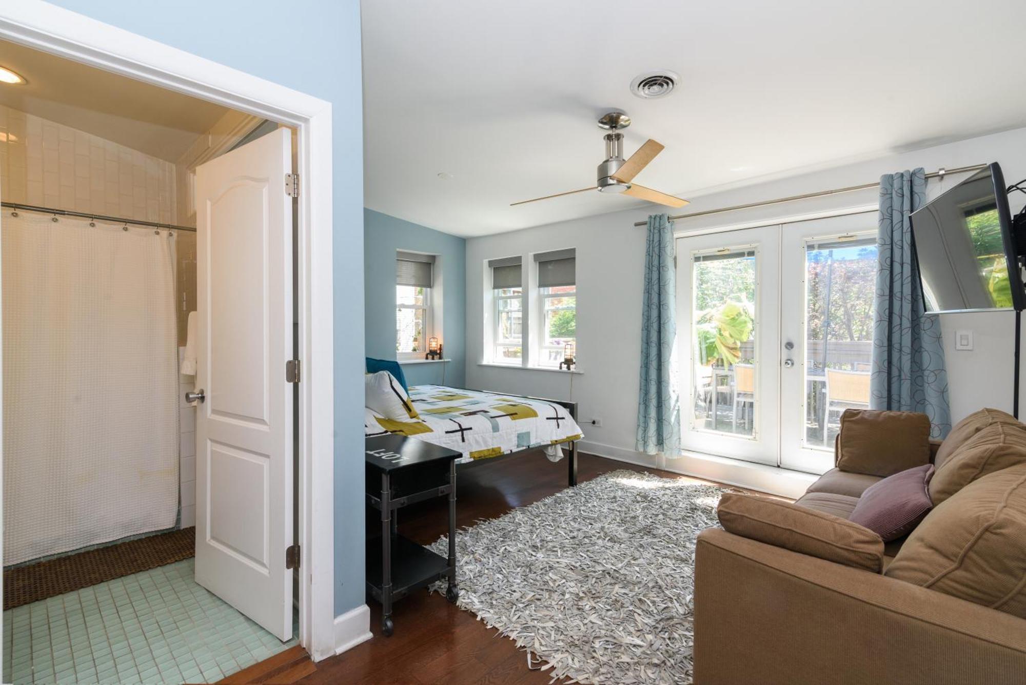 Bed & Breakfast House 5863- Chicago's Premier