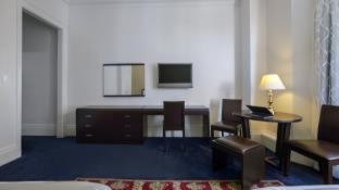 Congress Plaza Hotel 3*
