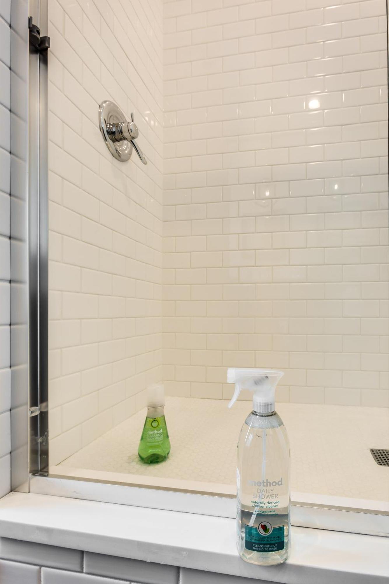Apartment Pet Friendly And For 7! Large Common Areas To Converse And Connect Apts *