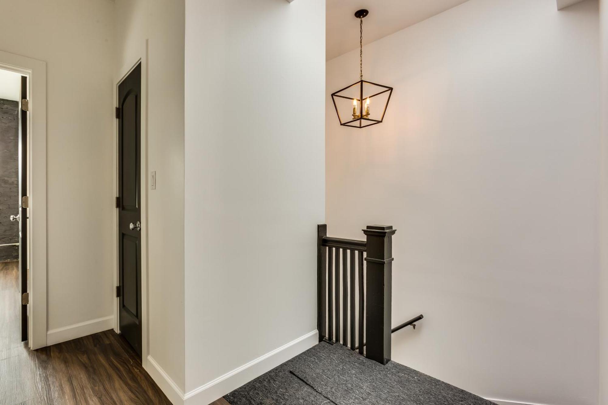 Apartment Pet Friendly And For 7! Large Common Areas To Converse And Connect Apts *