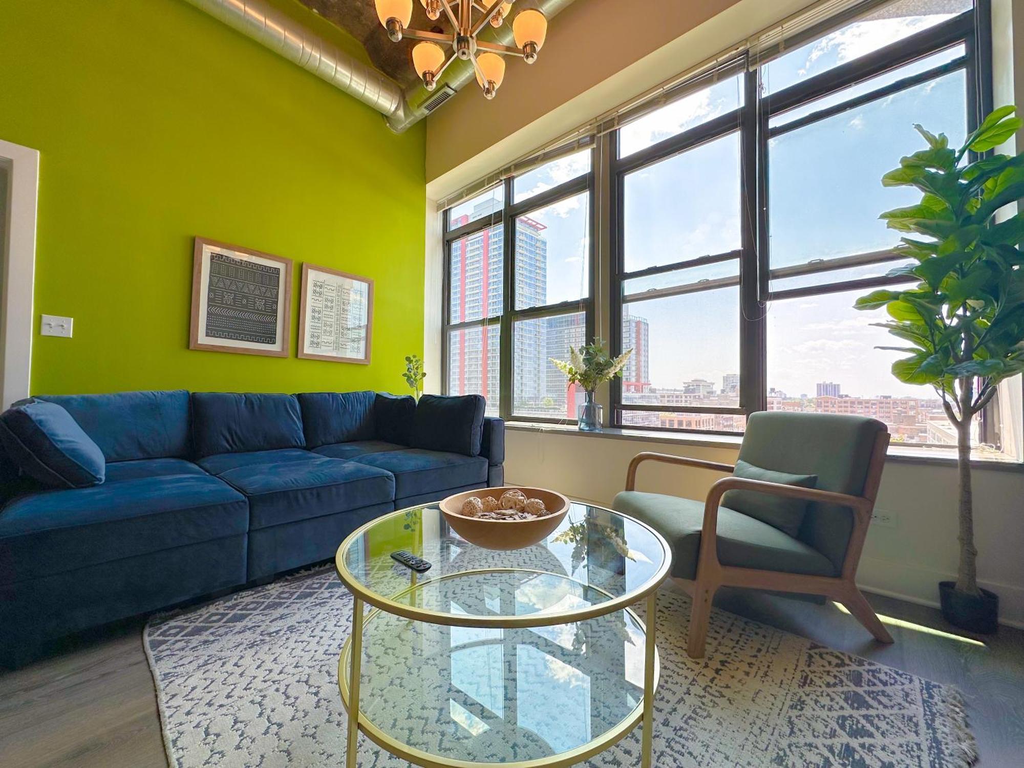 Mccormick Place Modern 2br-2ba Loft With Optional Parking For 8 Guests Chicago