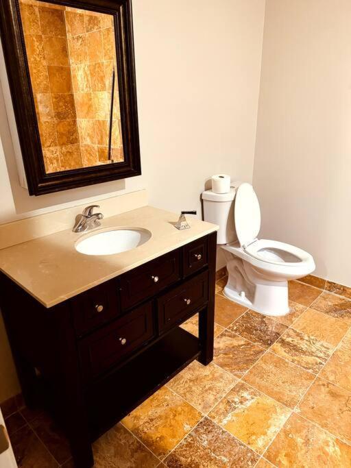 5 Bed 4 Bathroom In 10min Drive From Downtown
